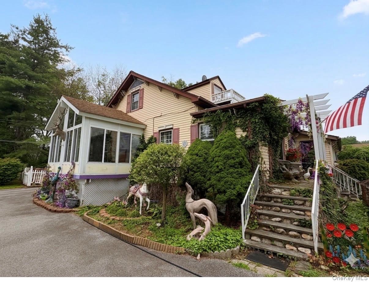 48 Maple Avenue thumbnail 3