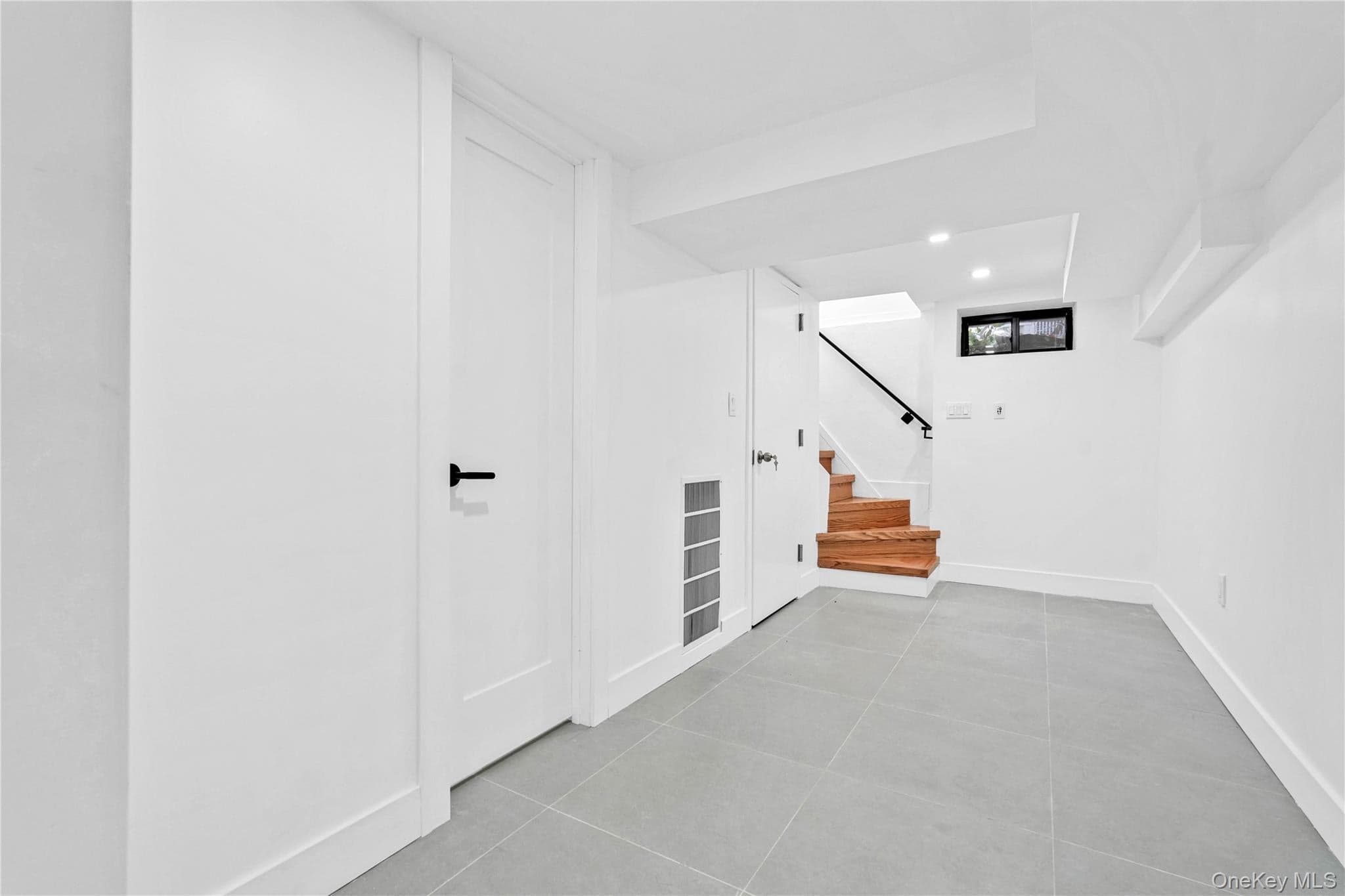 1050 E 31st Street thumbnail 25