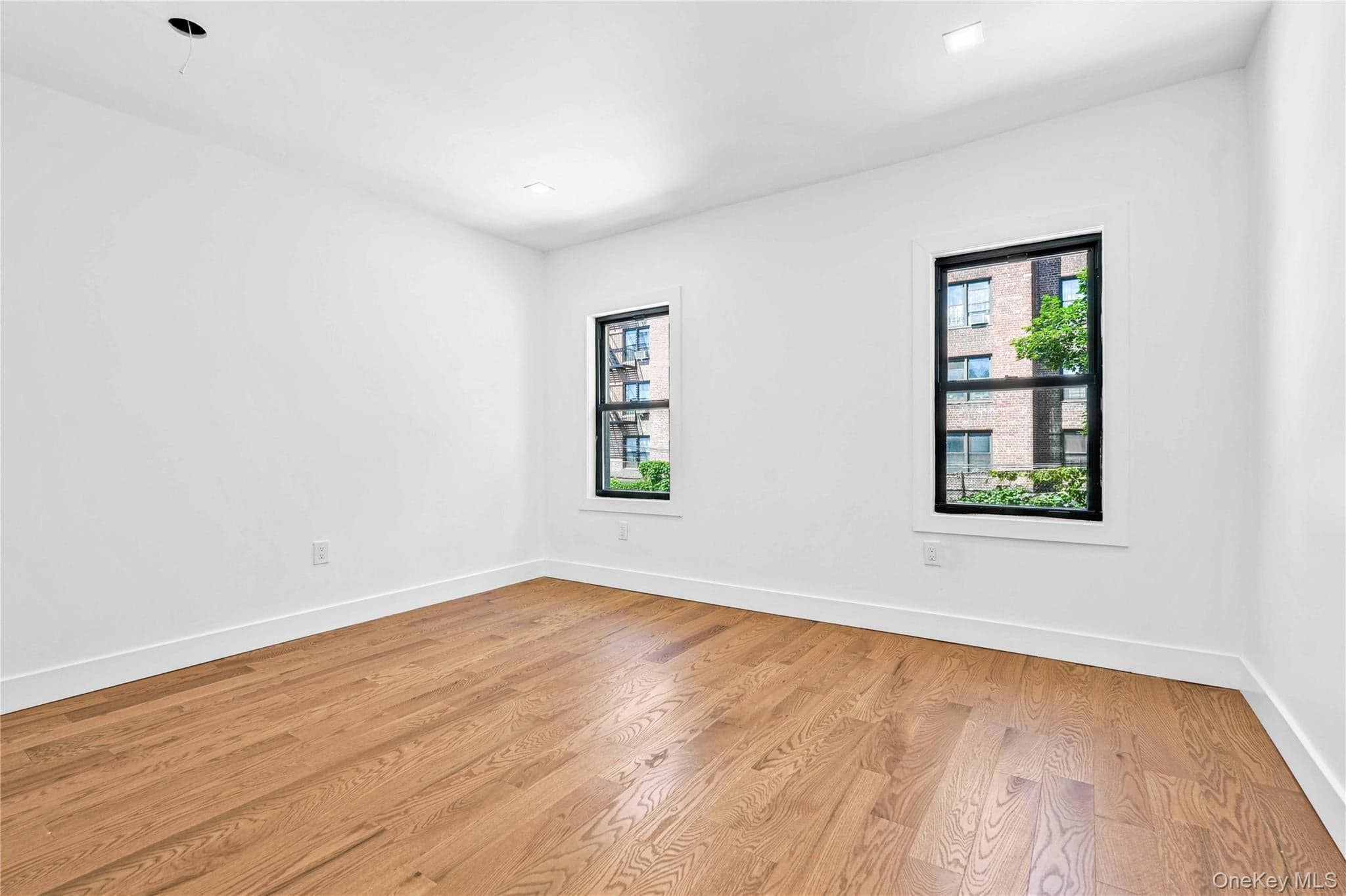 1050 E 31st Street thumbnail 13
