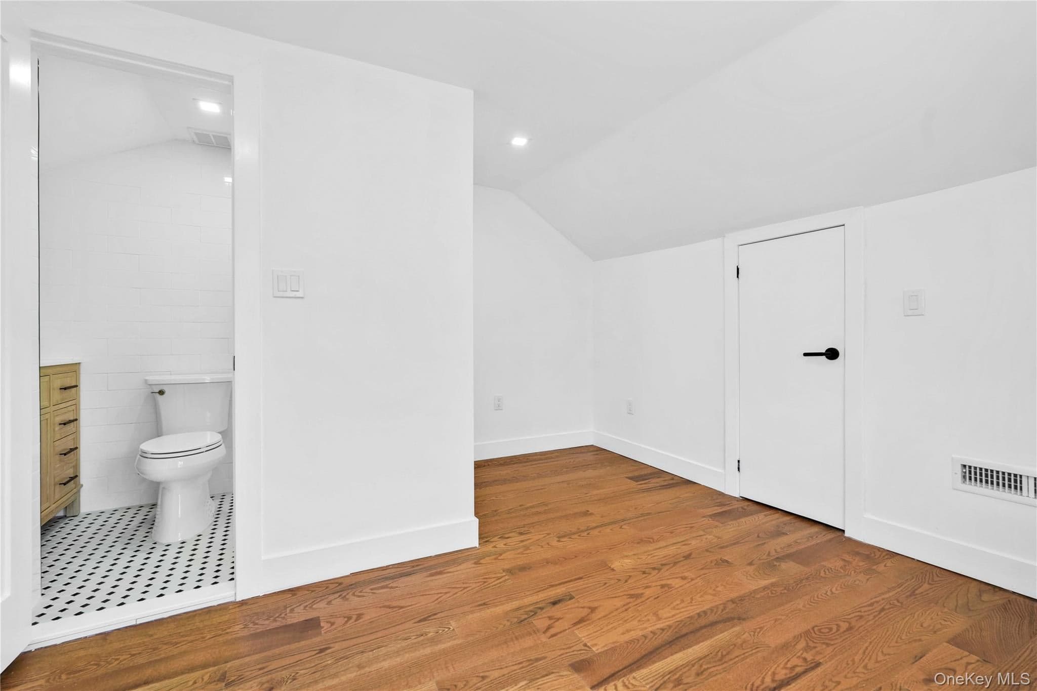 1050 E 31st Street thumbnail 22
