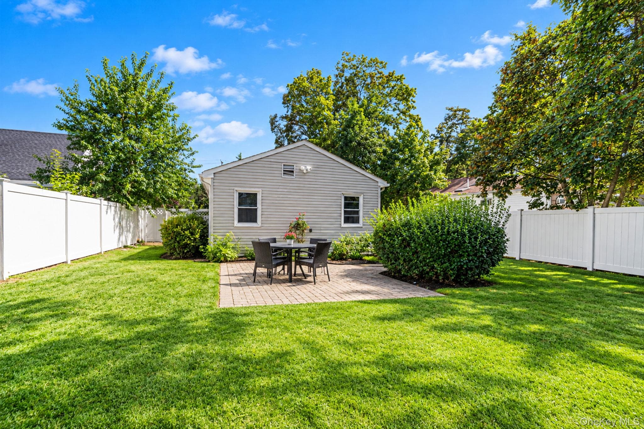 182 Commack Road thumbnail 13