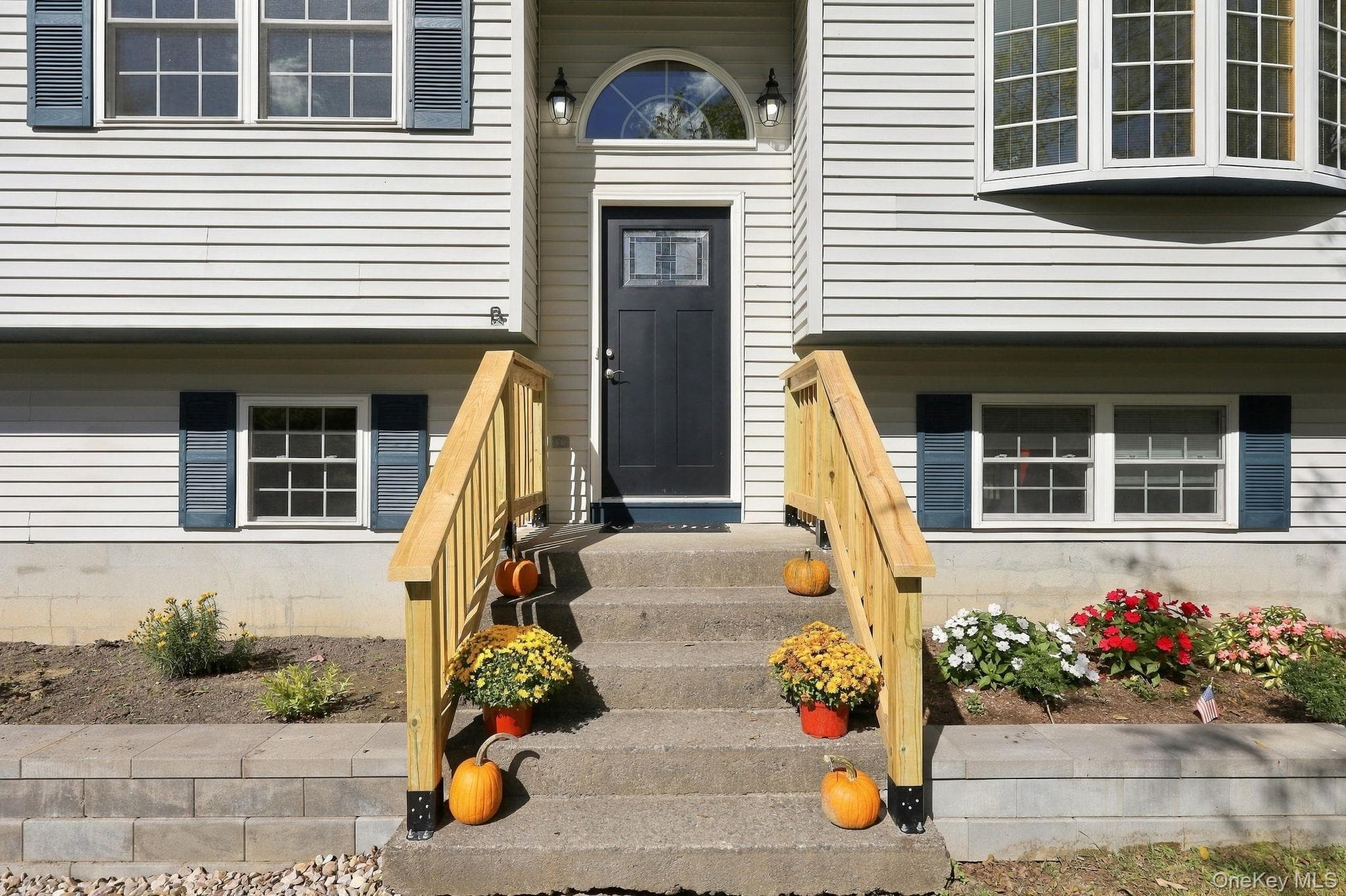 611 N Elting Corners Road thumbnail 4