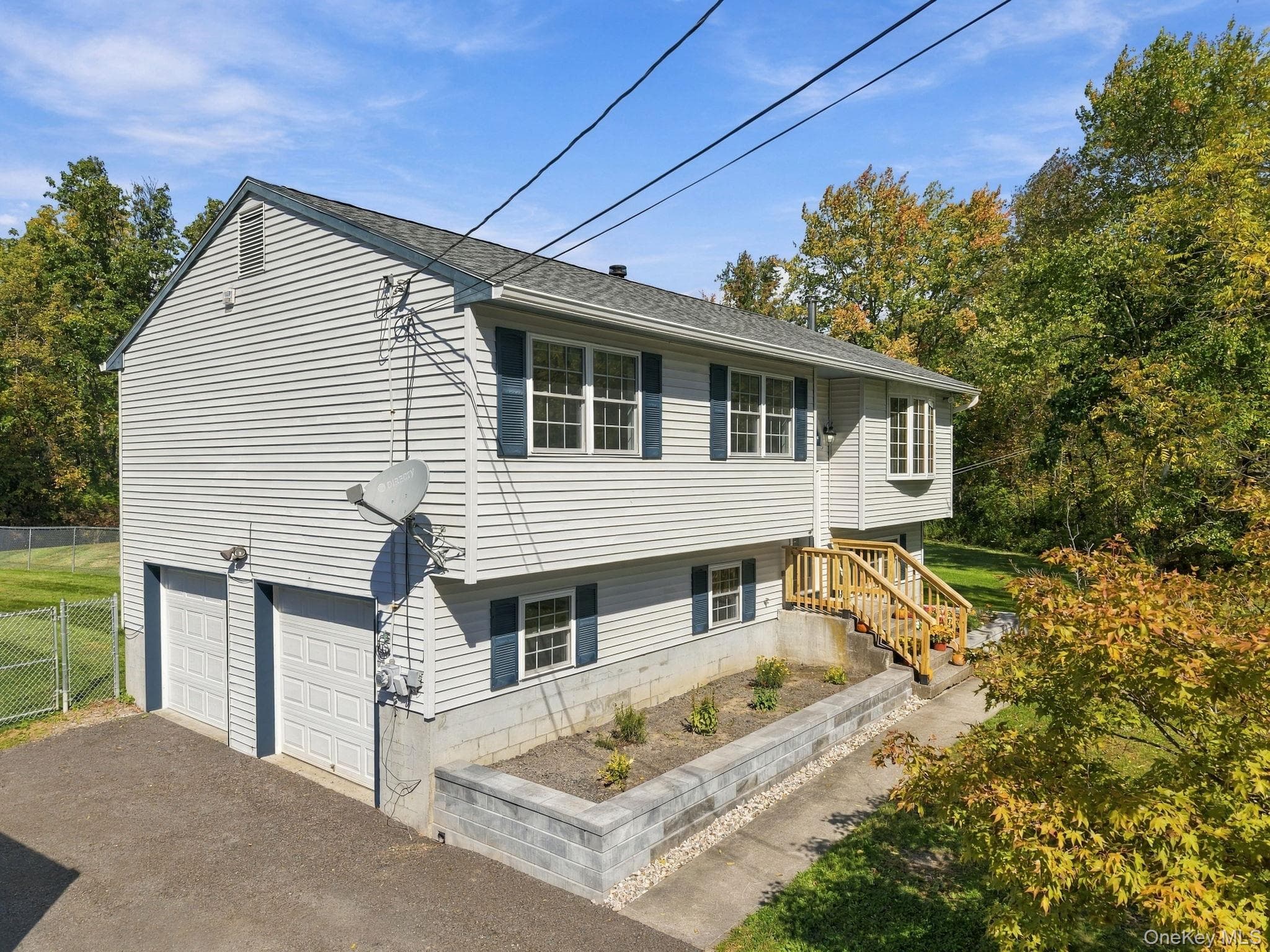 611 N Elting Corners Road thumbnail 3