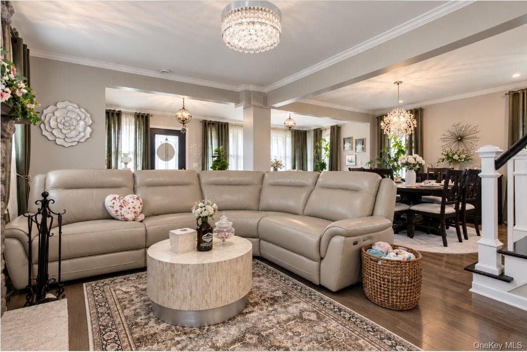 58 W Windsor Parkway thumbnail 3