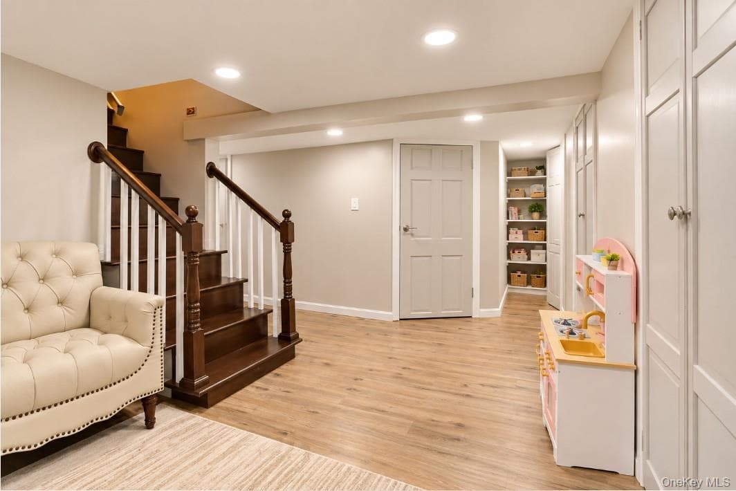 58 W Windsor Parkway thumbnail 17