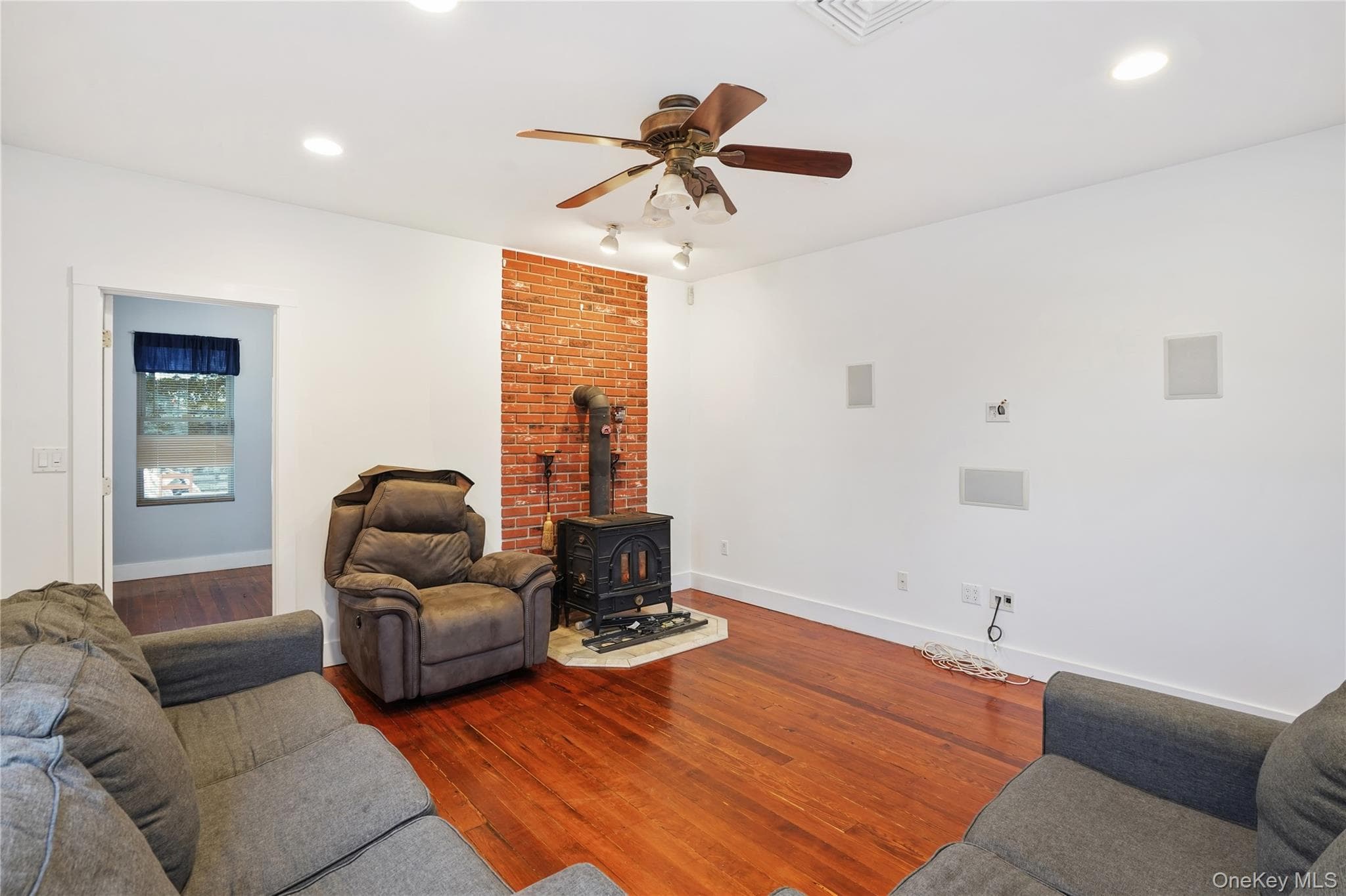 104 Maple Avenue thumbnail 4
