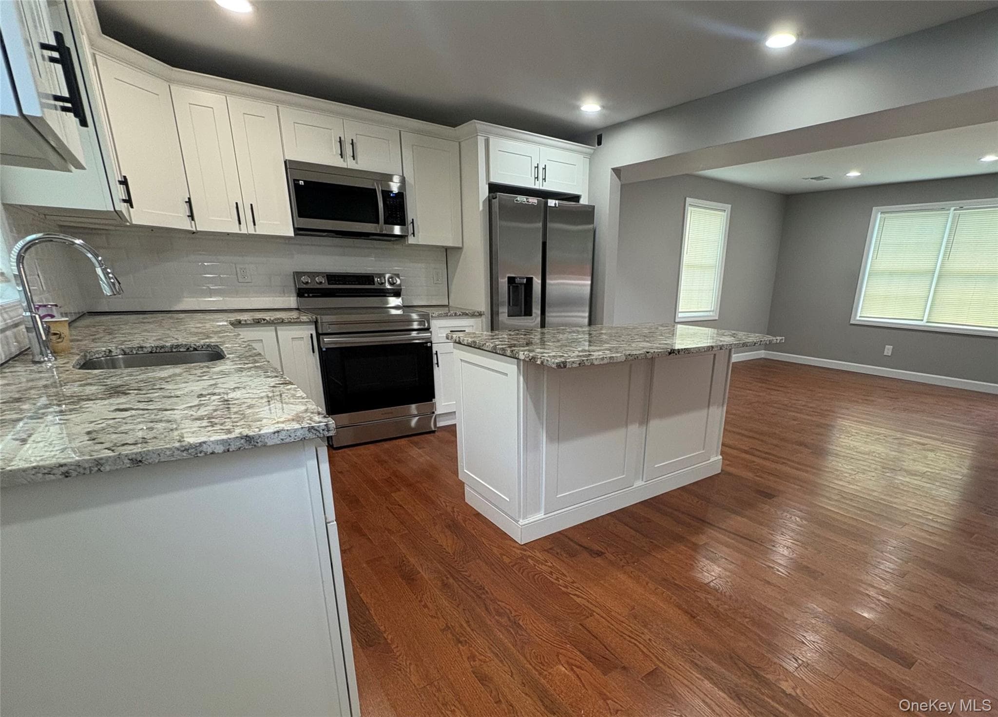 7 E Lakeland Street thumbnail 13