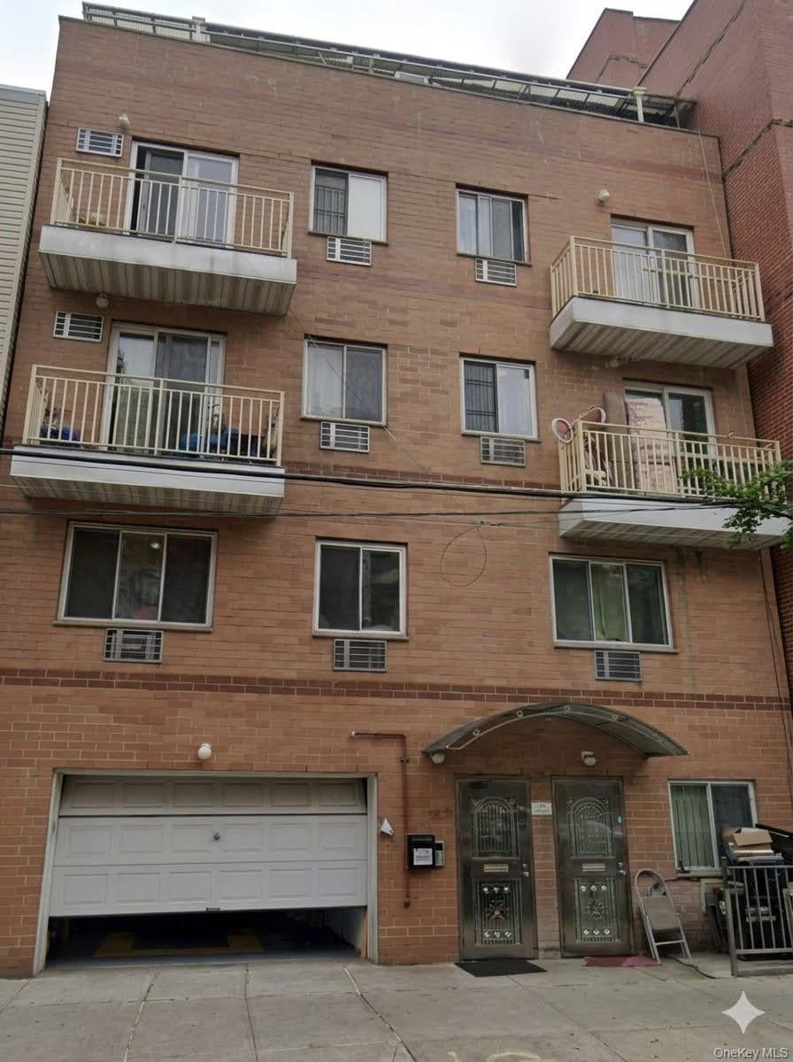35-09 Leavitt Street, Flushing
