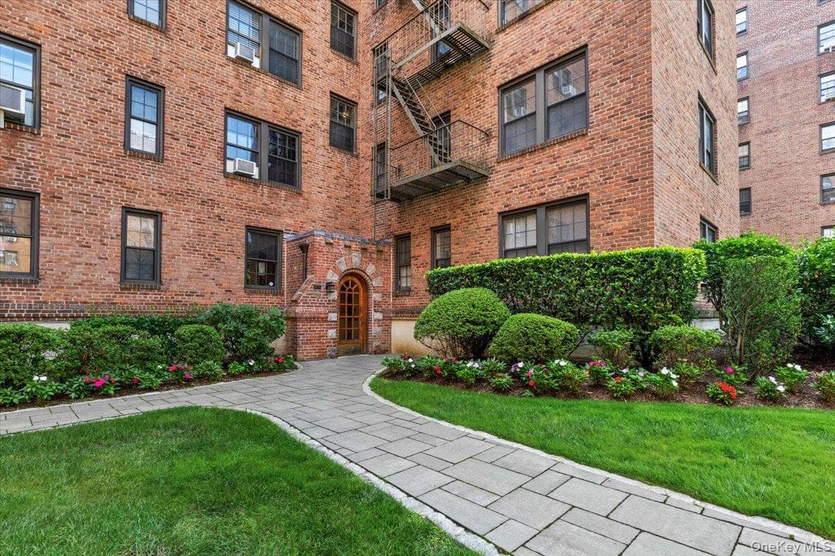 196 Garth Road Unit: 1F thumbnail 4