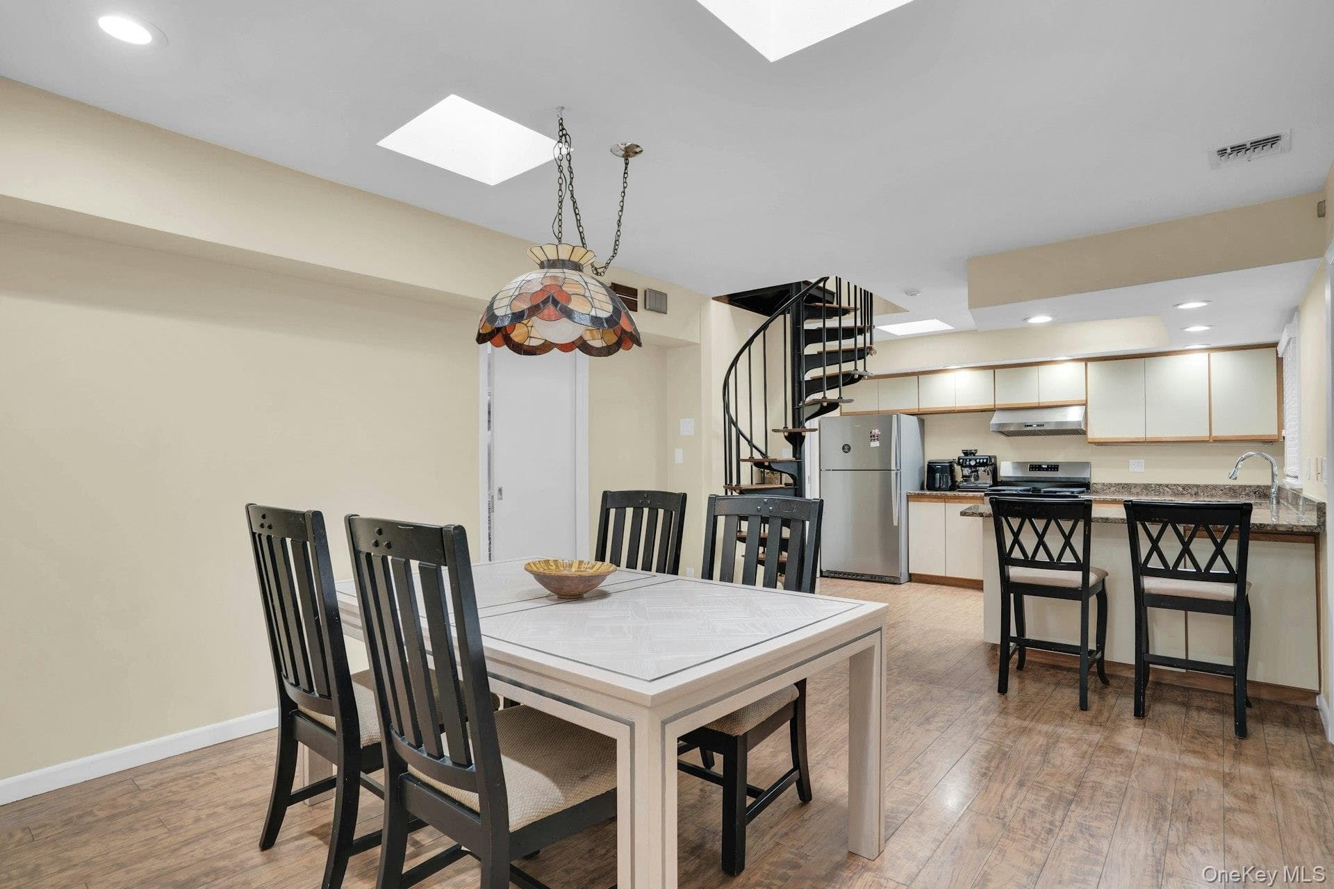 764 Vanderbilt Parkway thumbnail 19