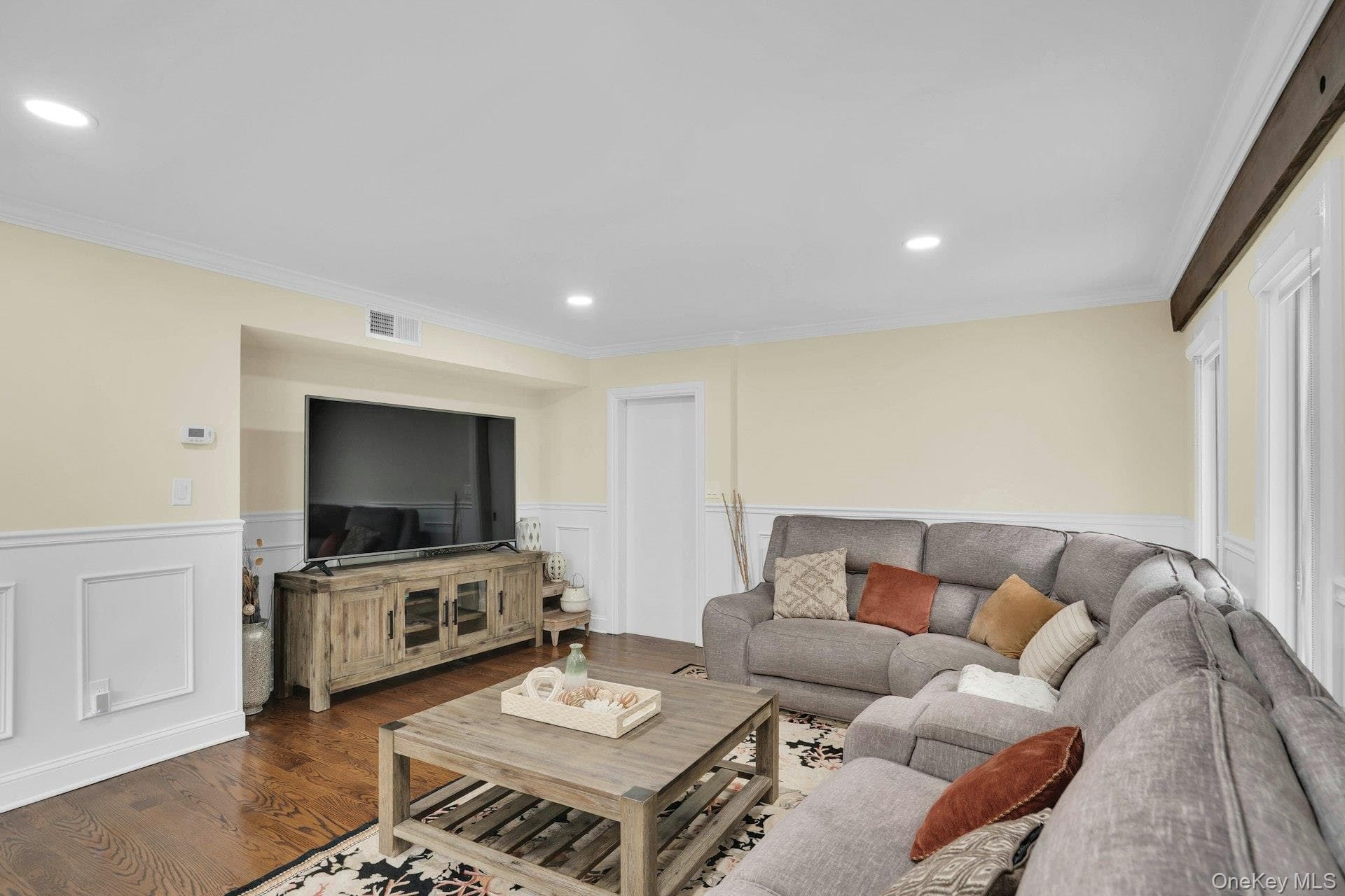764 Vanderbilt Parkway thumbnail 13