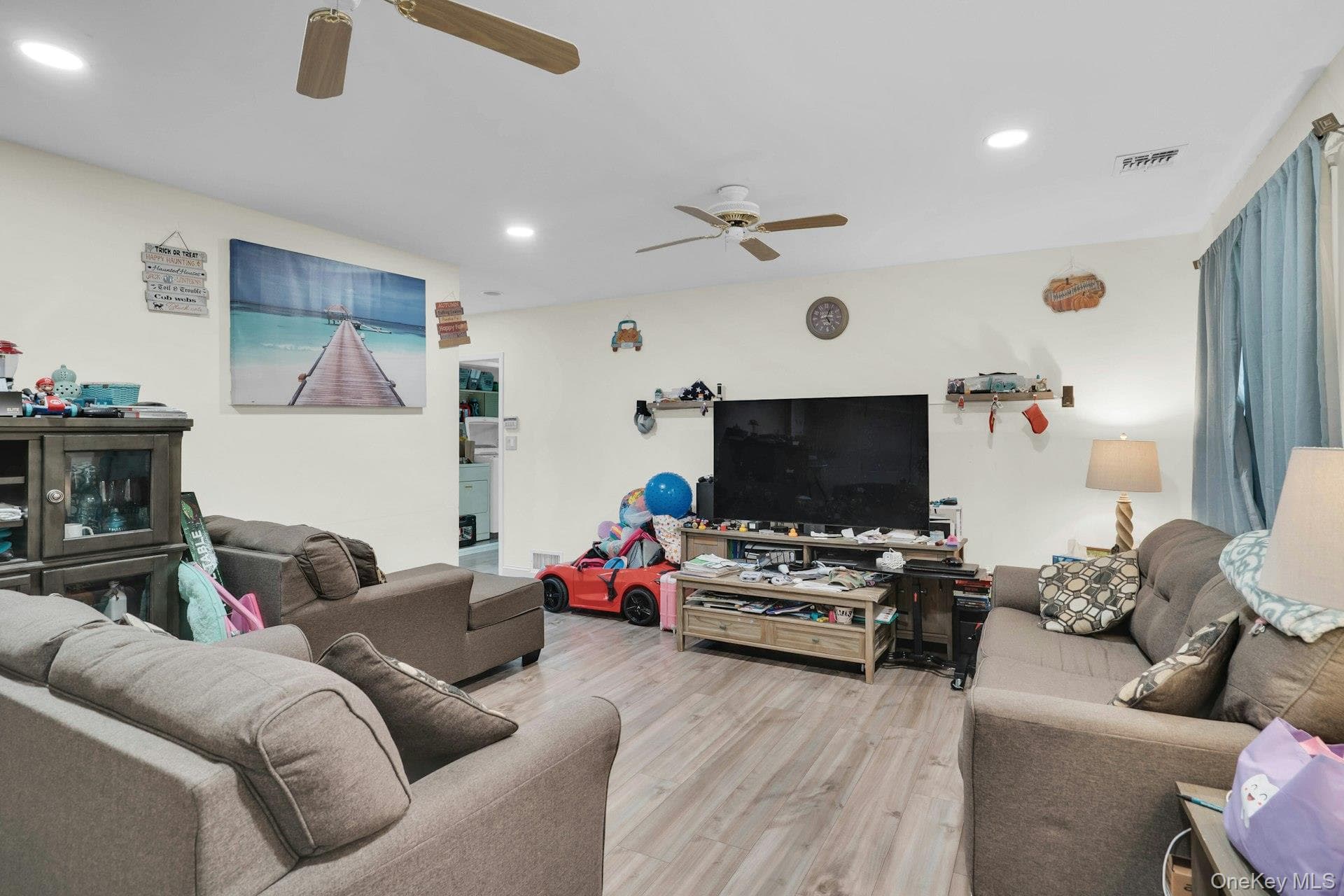 764 Vanderbilt Parkway thumbnail 38