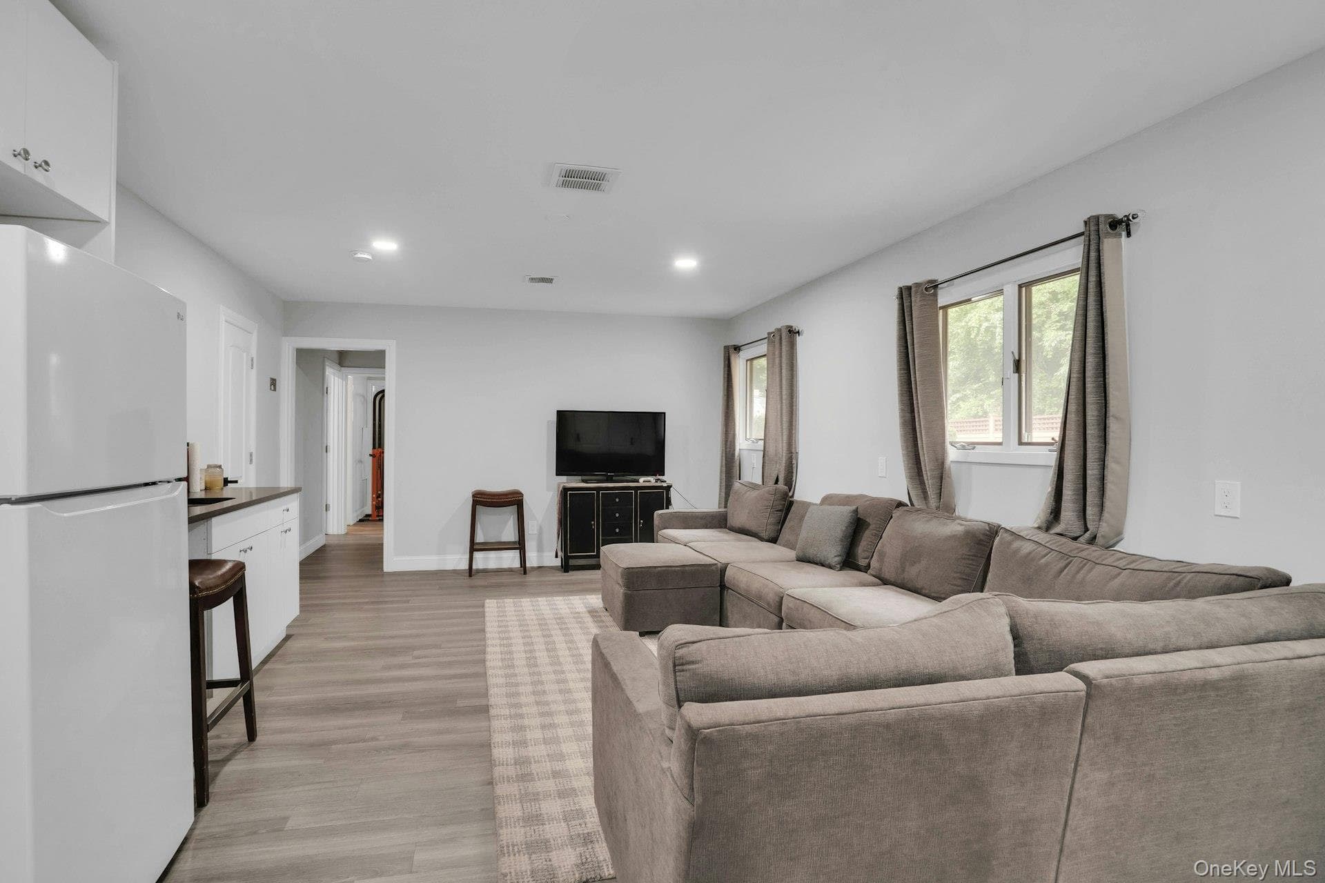 764 Vanderbilt Parkway thumbnail 42
