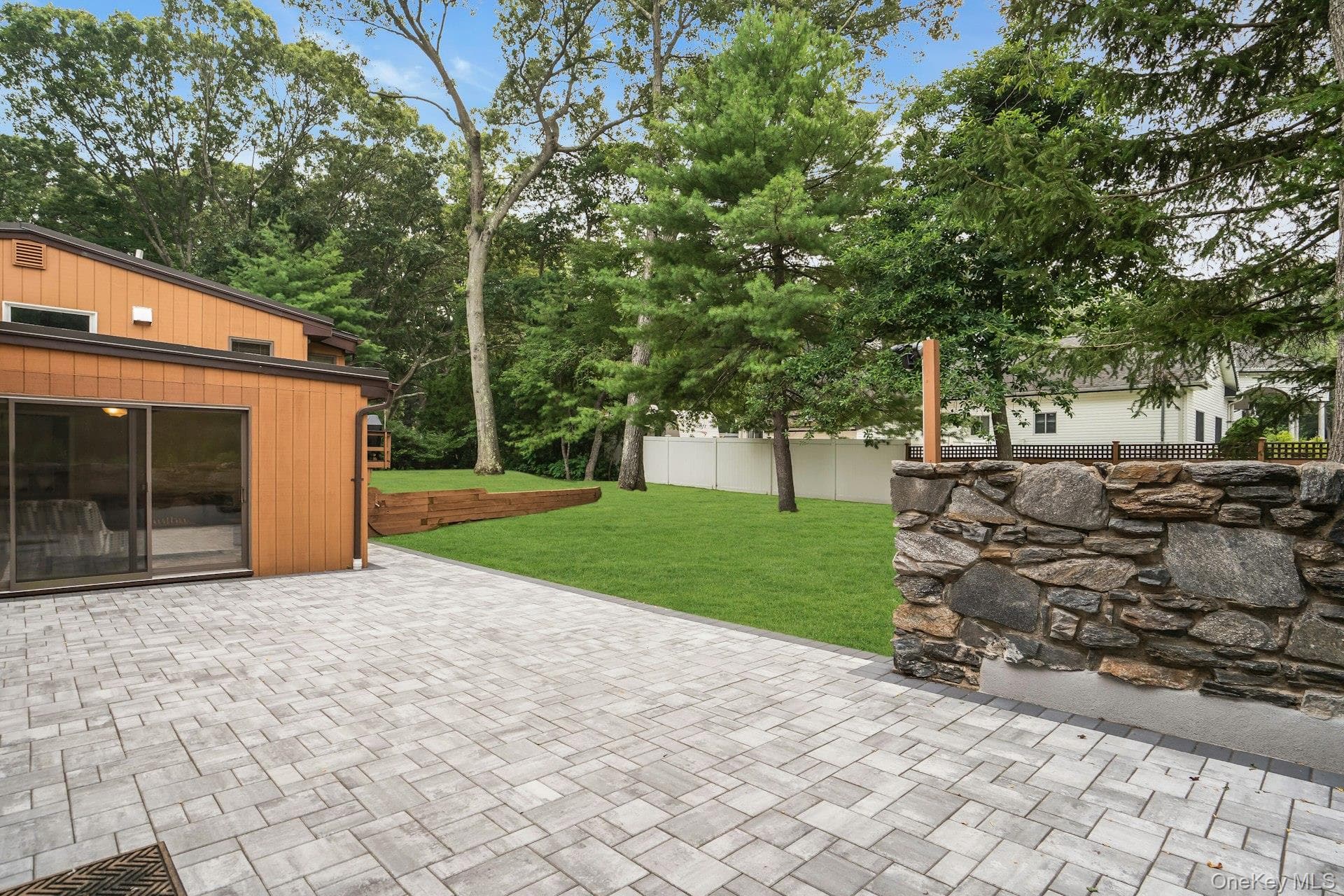 764 Vanderbilt Parkway thumbnail 24