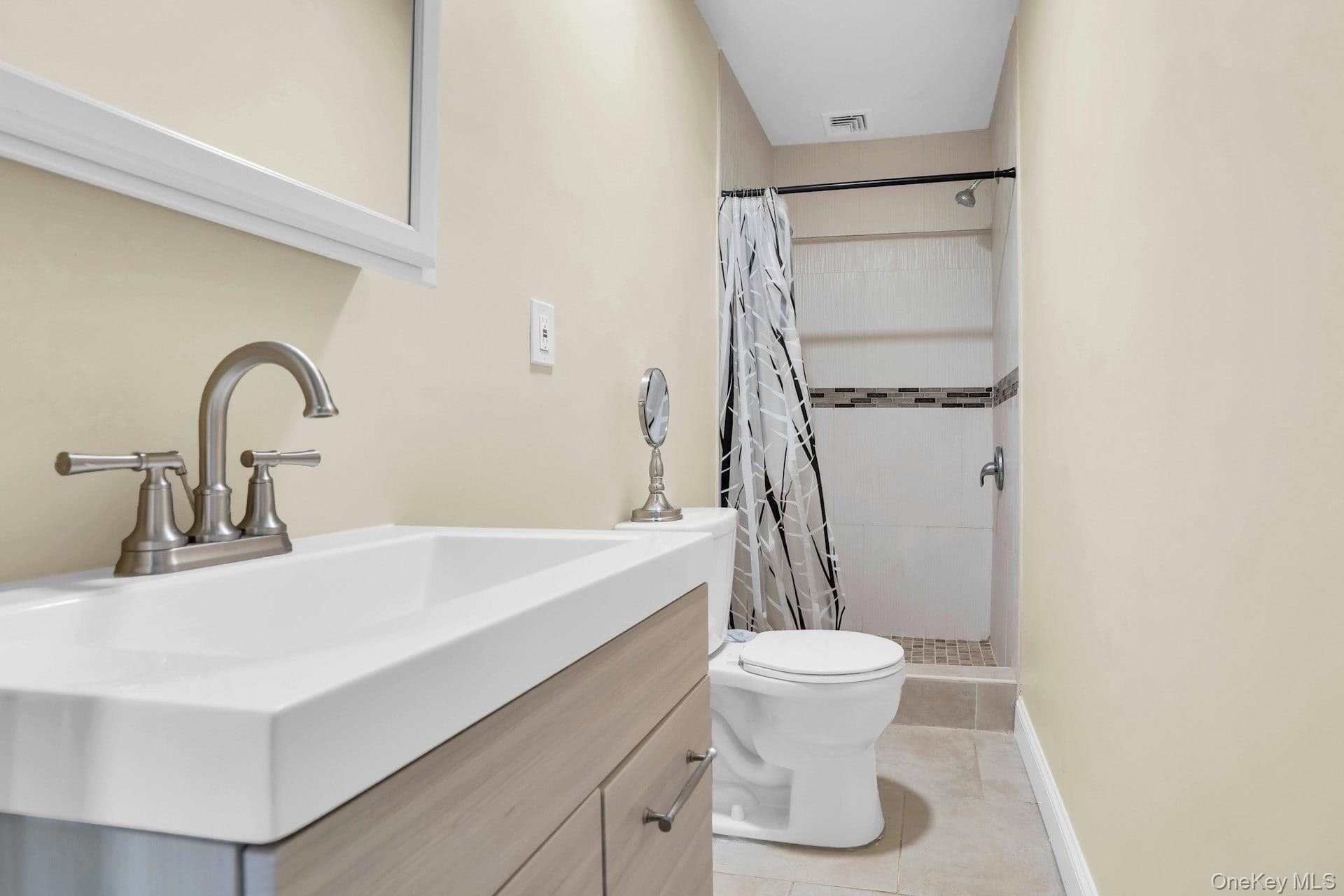 764 Vanderbilt Parkway thumbnail 33