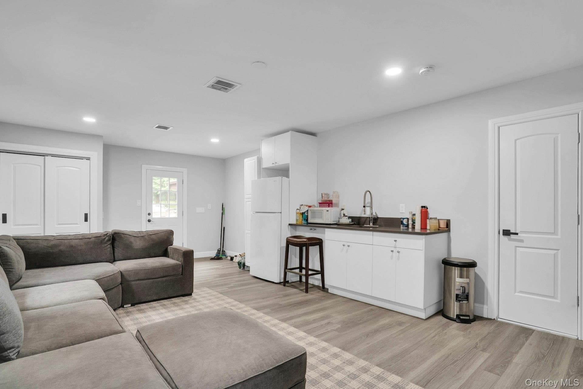 764 Vanderbilt Parkway thumbnail 45