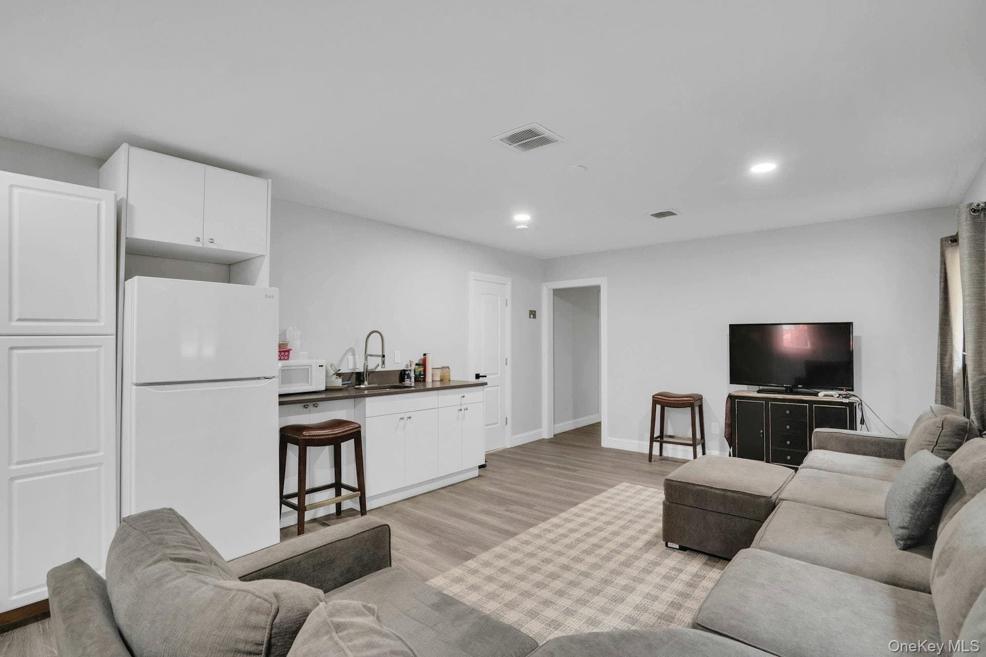 764 Vanderbilt Parkway thumbnail 43