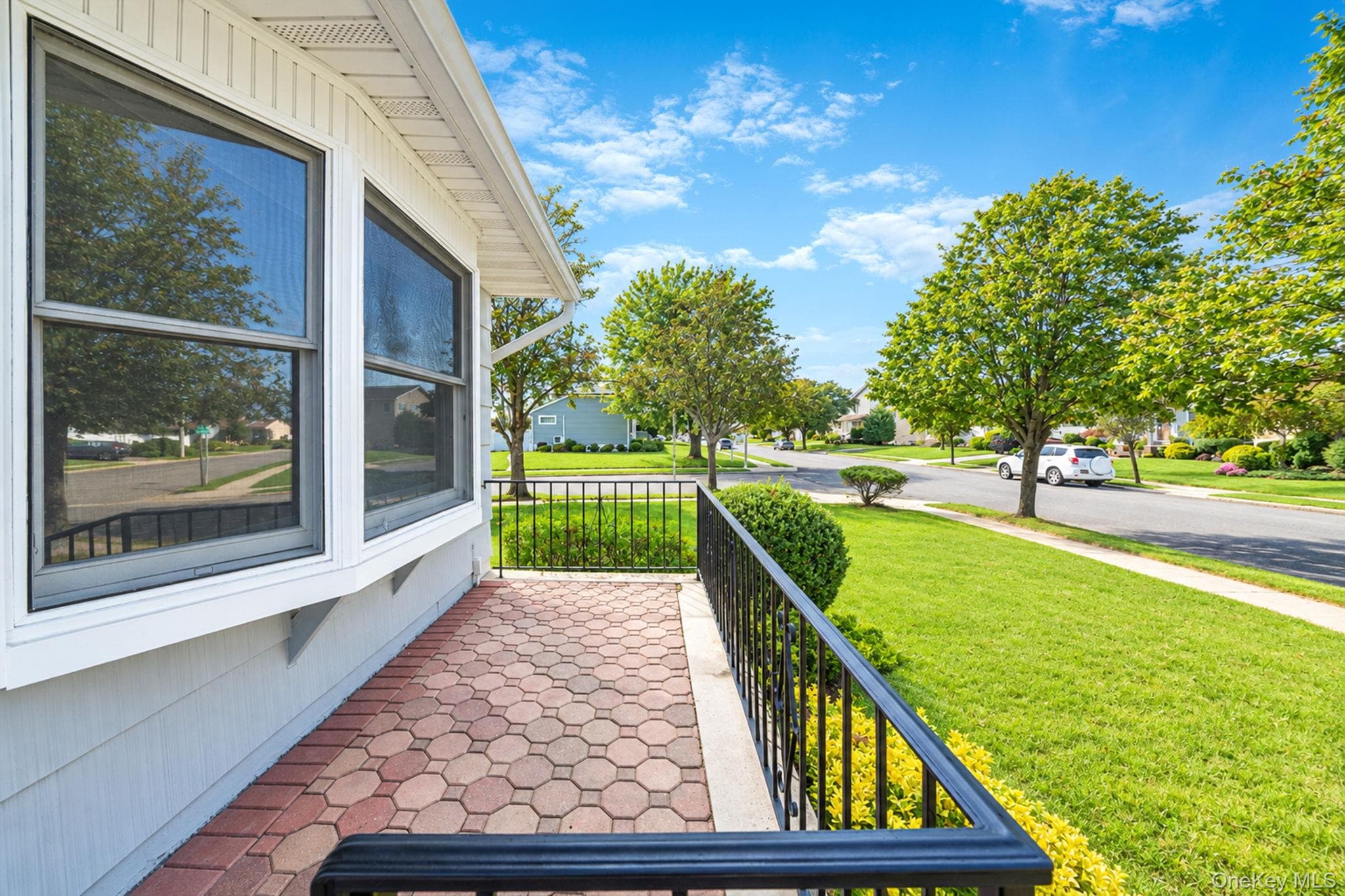 745 Anderson Avenue thumbnail 4