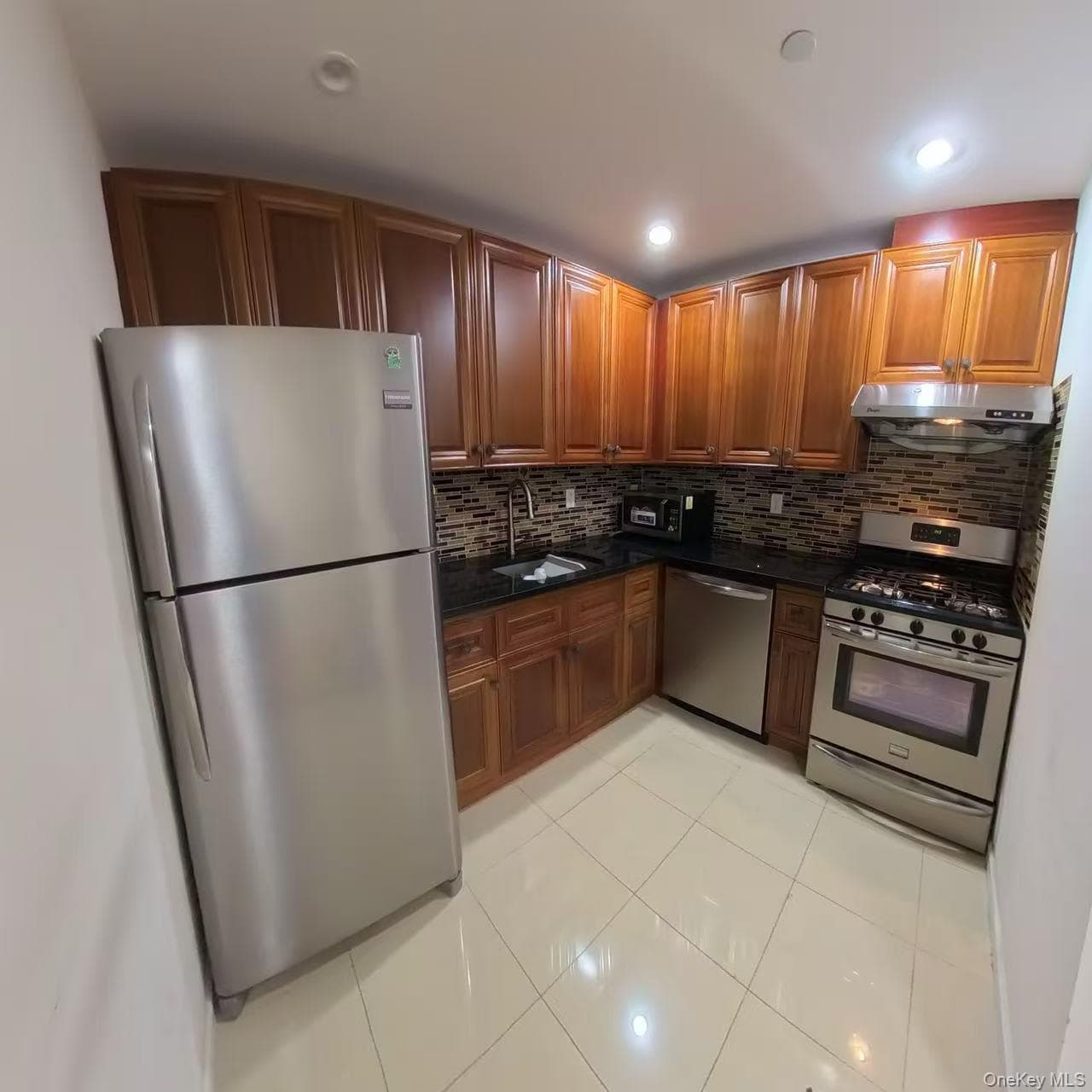 144-69 Barclay Avenue Unit: 3C thumbnail 3