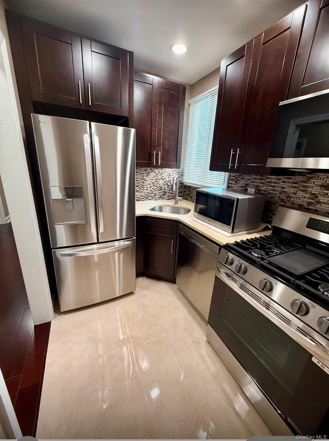 421 Roquette Avenue thumbnail 8