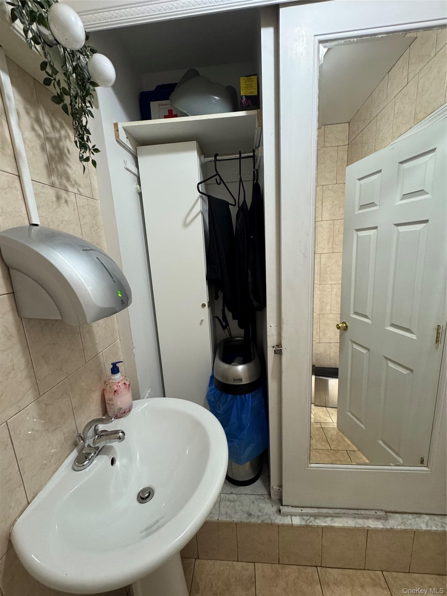 84-26 Grand Ave Ave Unit: 1 thumbnail 9
