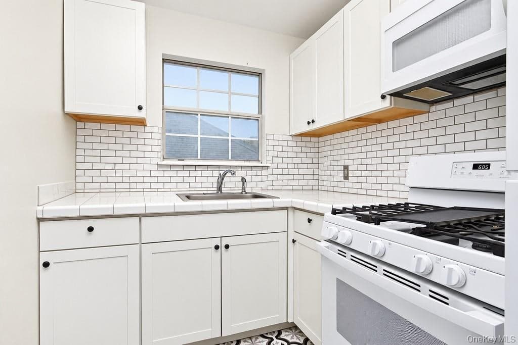22 Lexington Hill Unit: 3 thumbnail 9