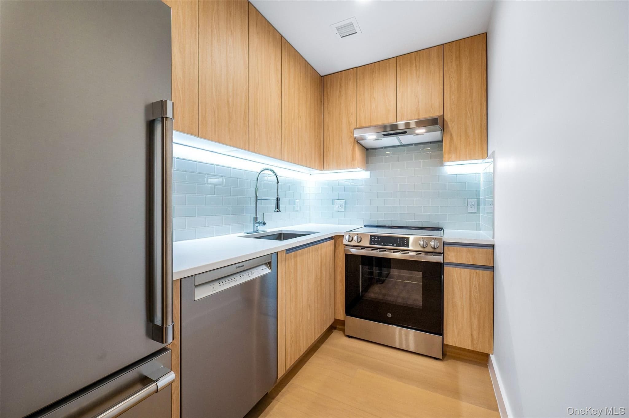 150-02 Northern Boulevard Unit: 4J thumbnail 4