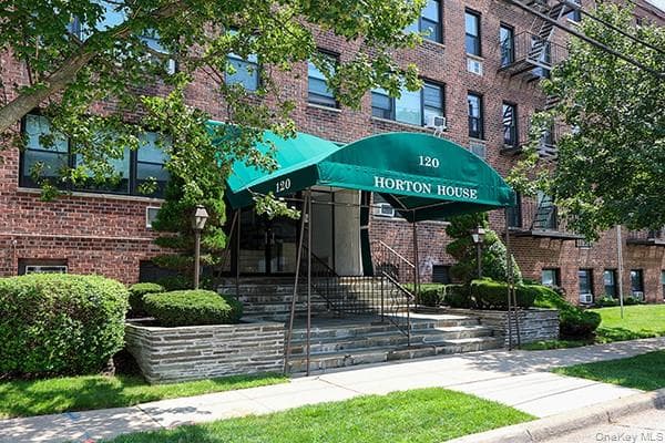120 Horton Highway Unit: c2, Mineola