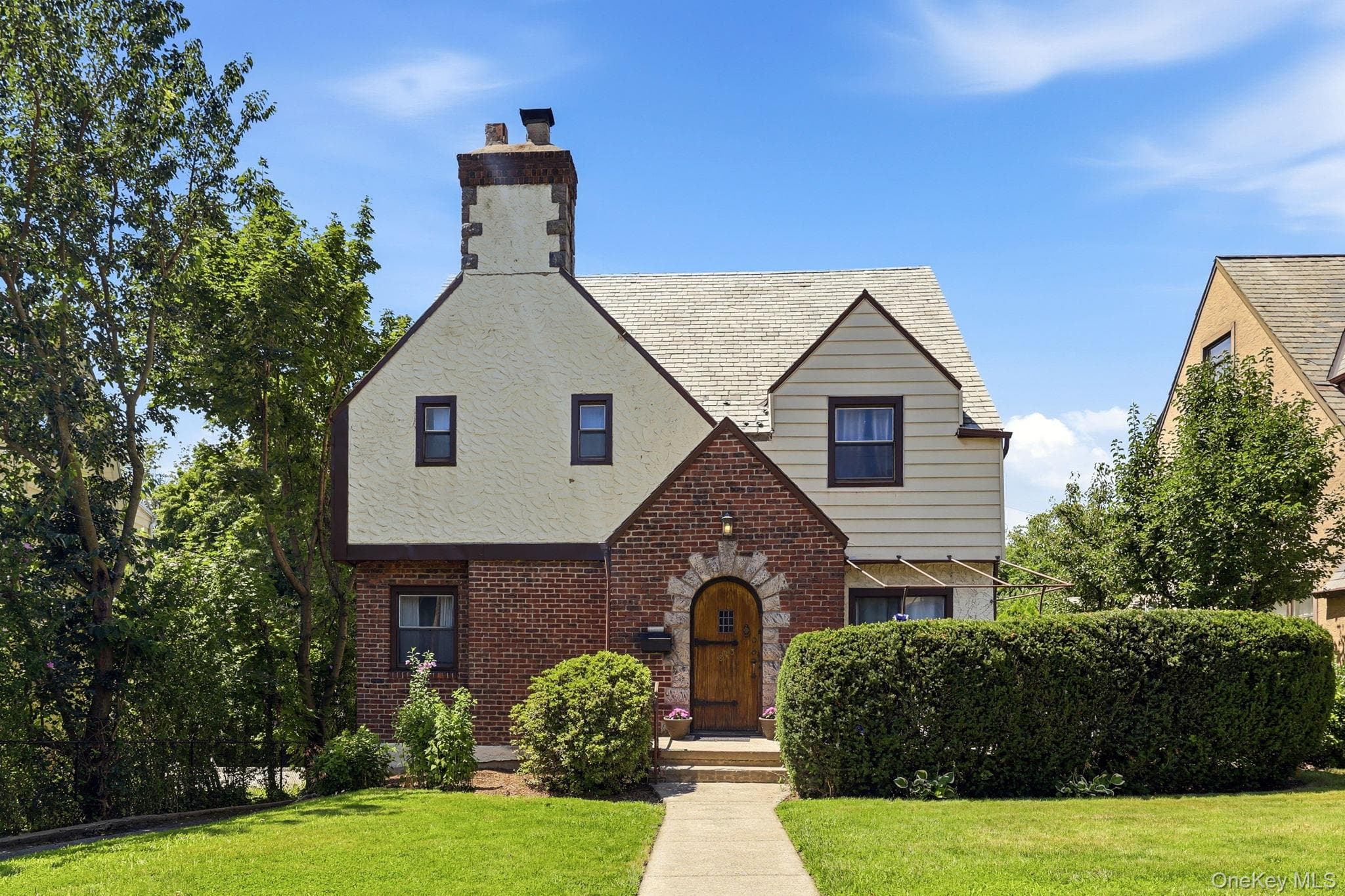 873 James Street photo 1