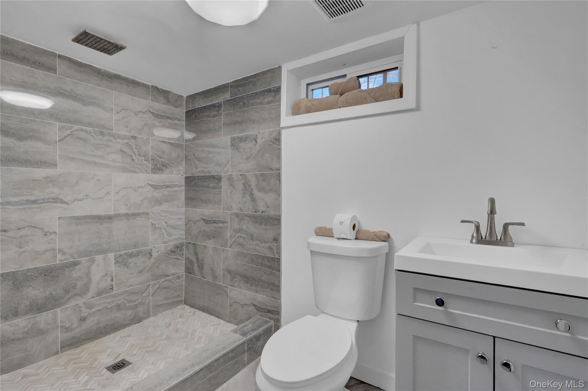 57 Middle Island Avenue thumbnail 19