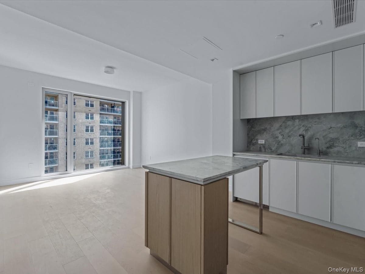 250 E 25th Street Unit: 9B thumbnail 5