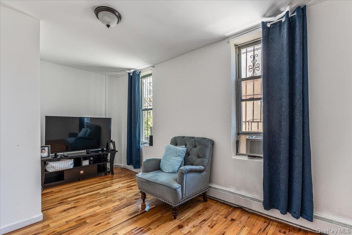 708 Snediker Avenue thumbnail 18