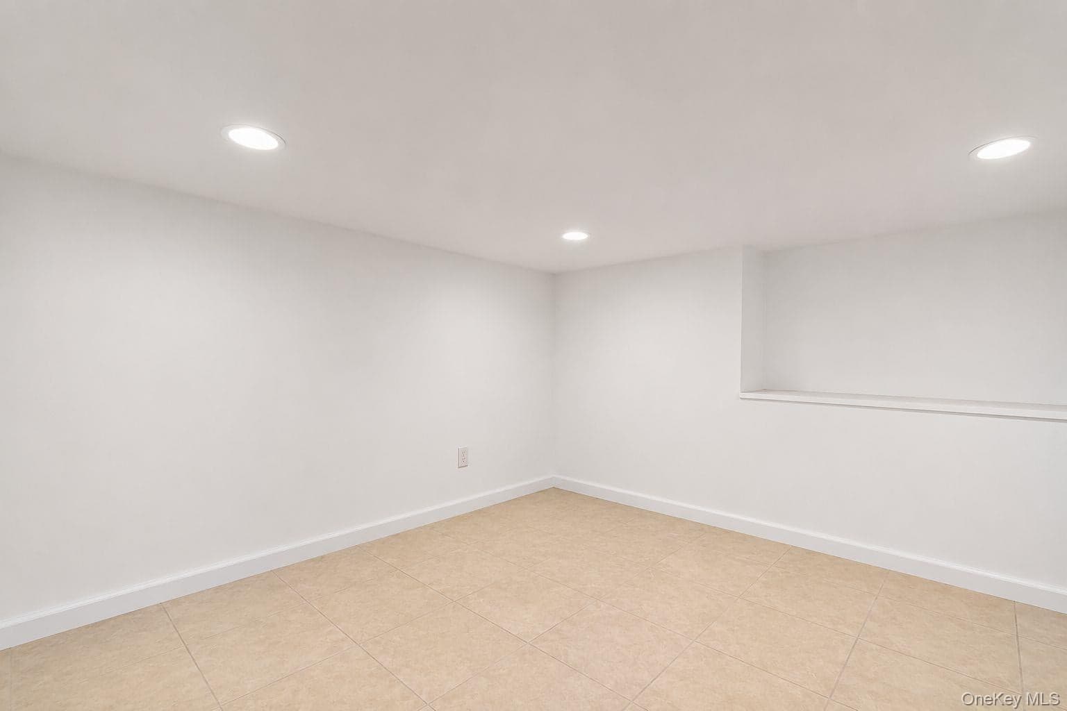 708 Snediker Avenue thumbnail 24