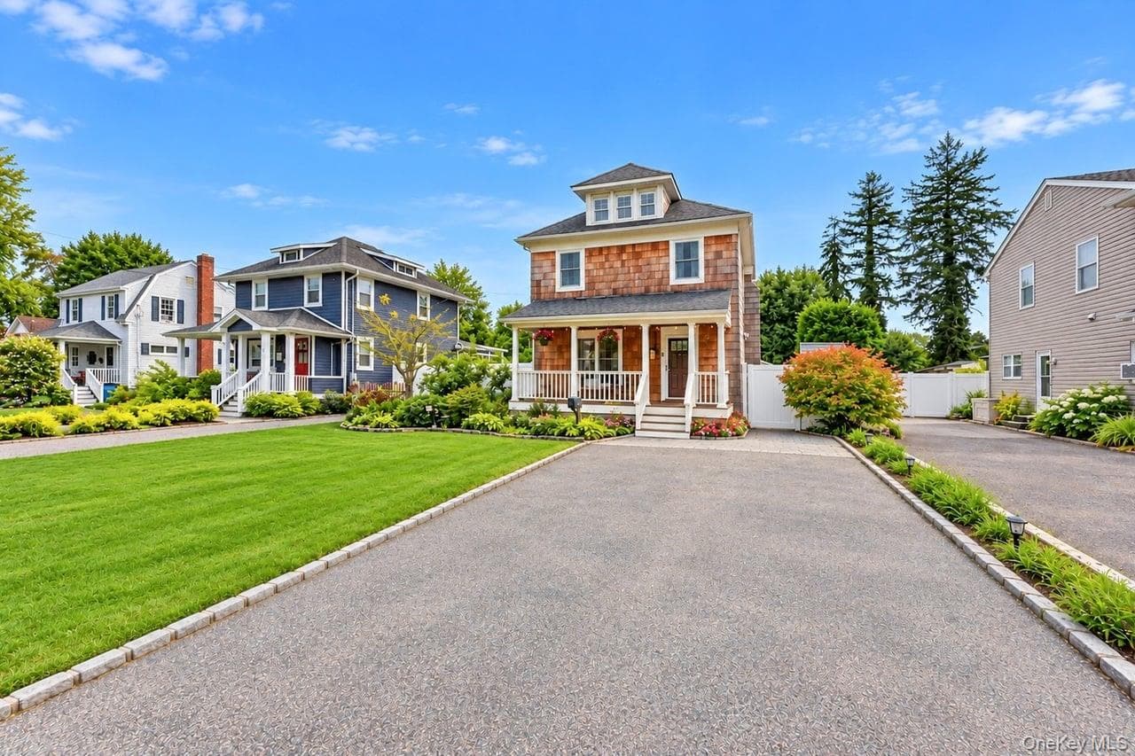 52 Lee Avenue, Patchogue
