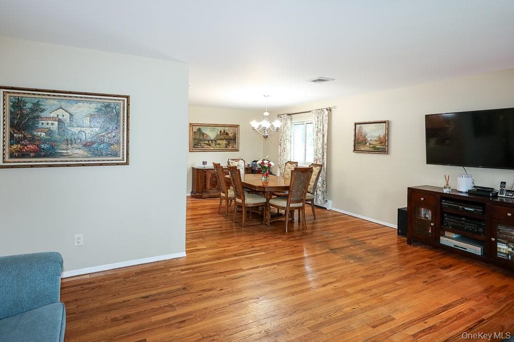 555 N Windsor Avenue thumbnail 5