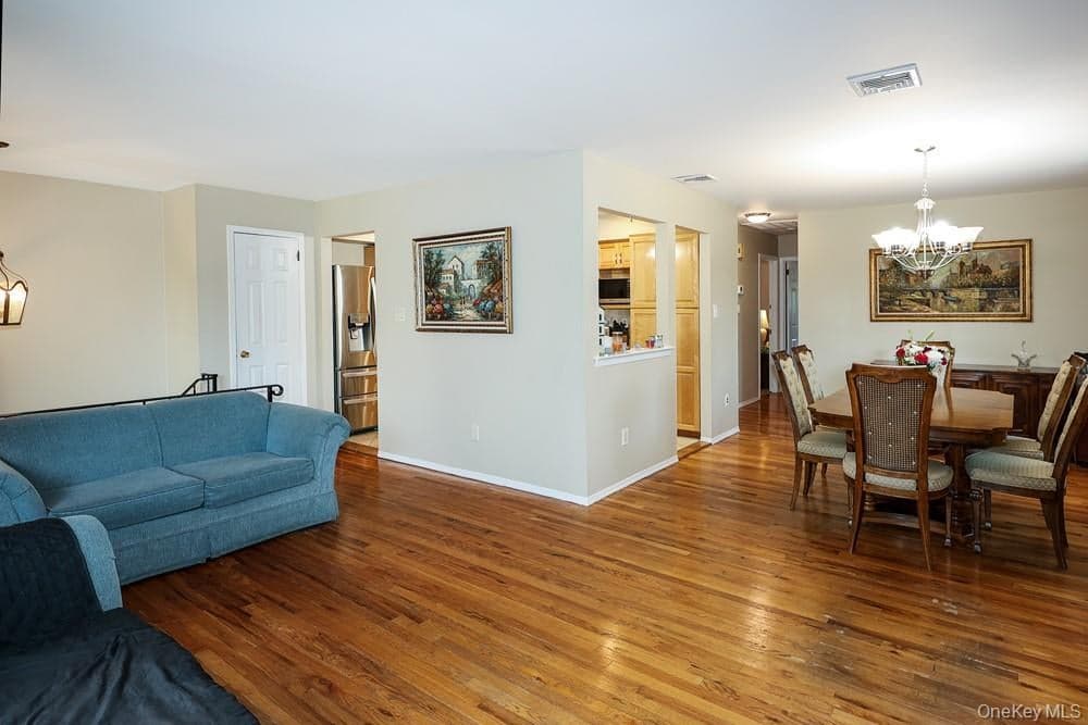 555 N Windsor Avenue thumbnail 6