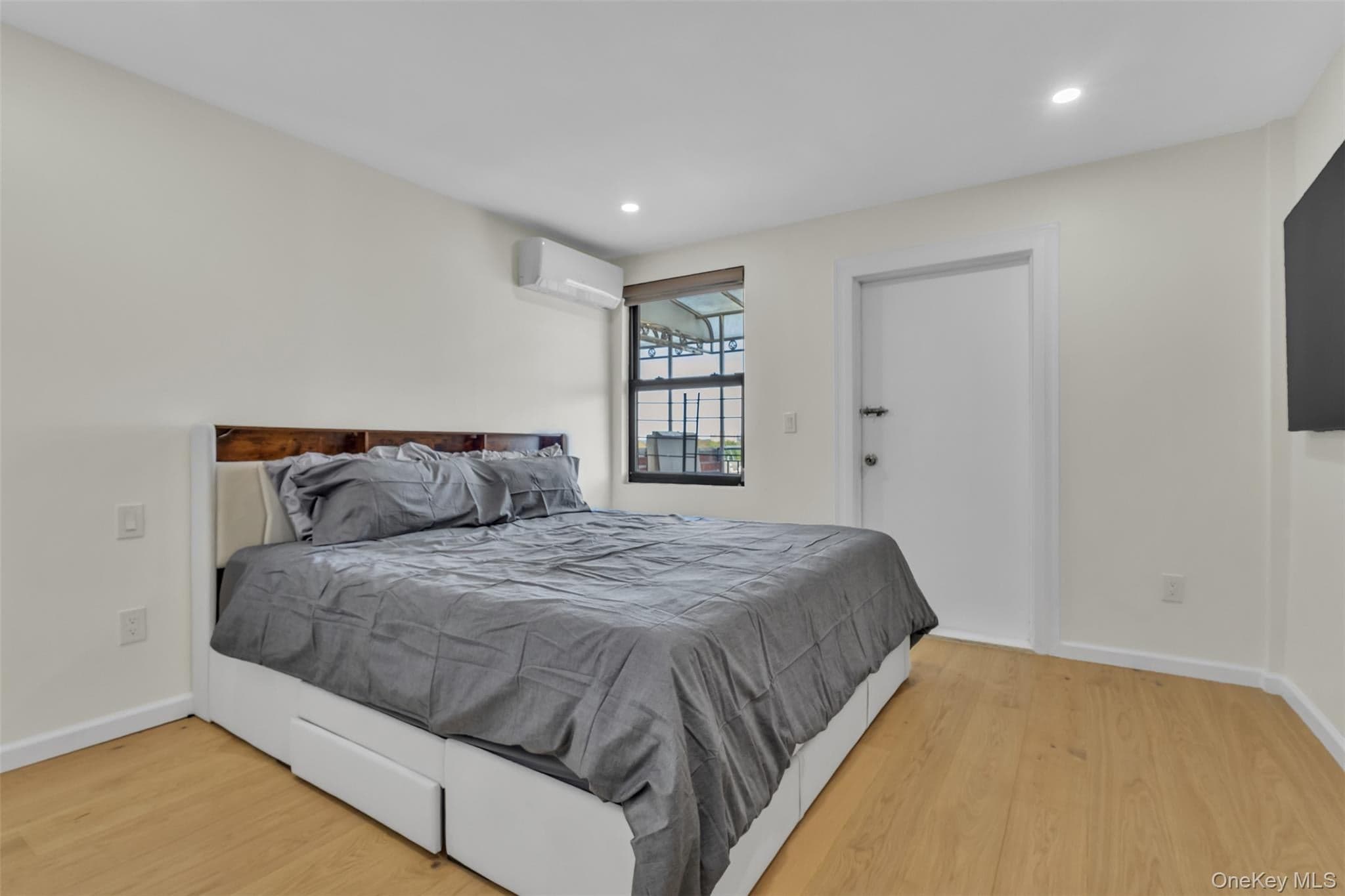 7119 162nd Street Unit: 4E thumbnail 23