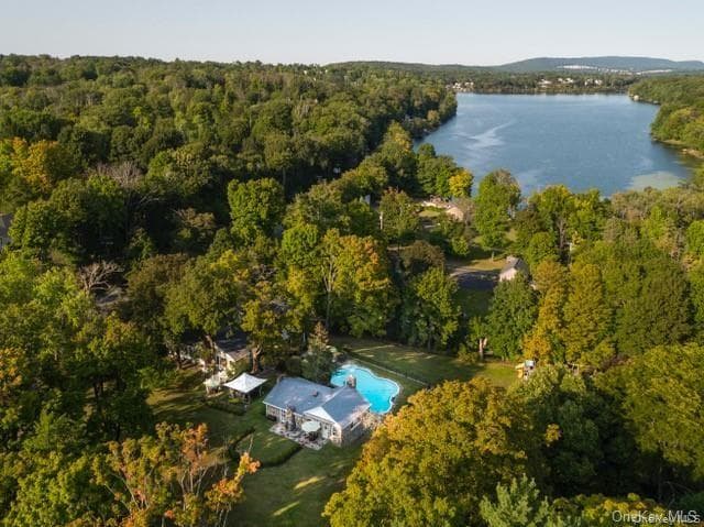 651 Lakes Road, Monroe