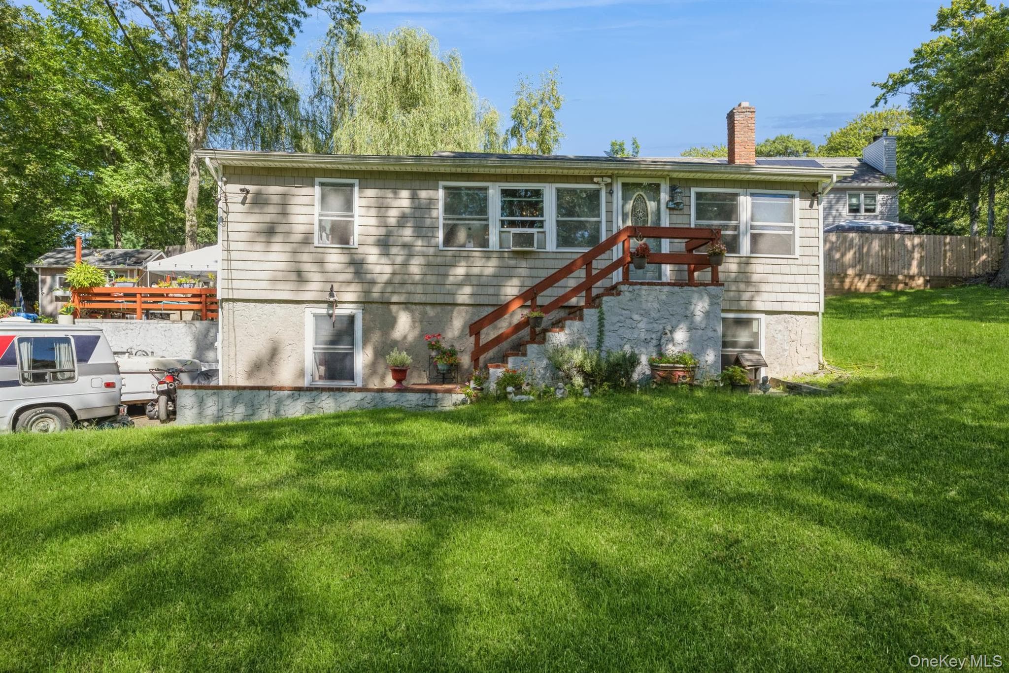 25 Tamarack Road thumbnail 2