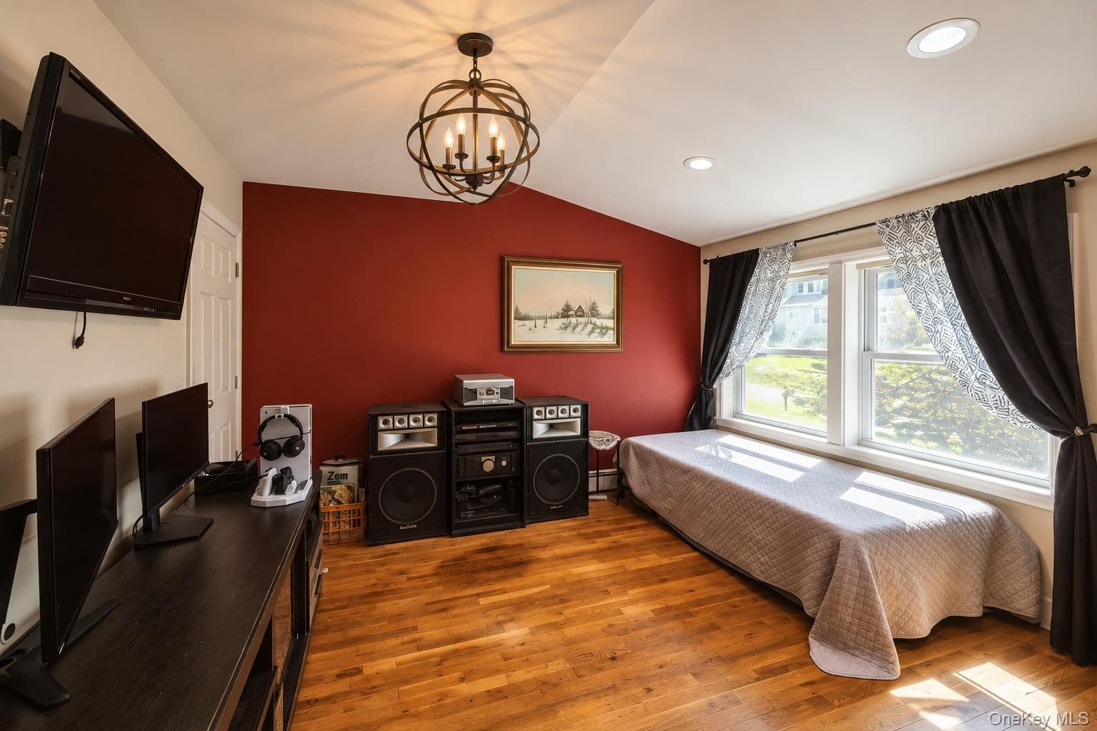 25 Tamarack Road thumbnail 5