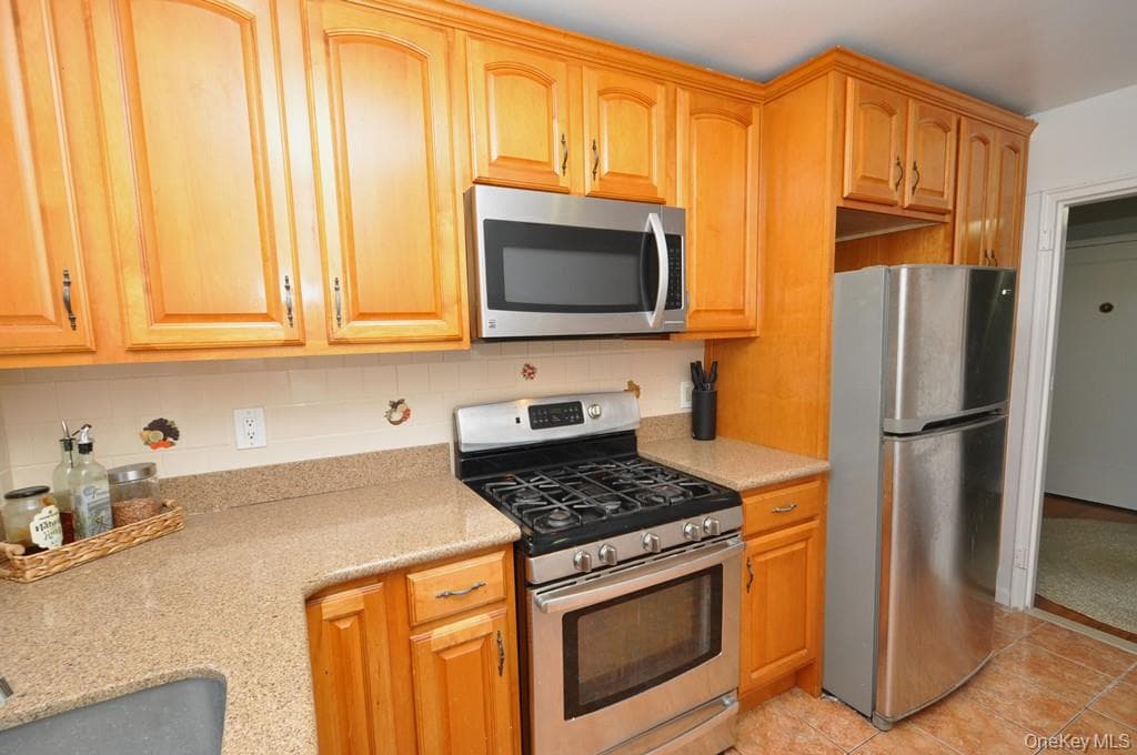 485 Webster Avenue Unit: B5 thumbnail 8