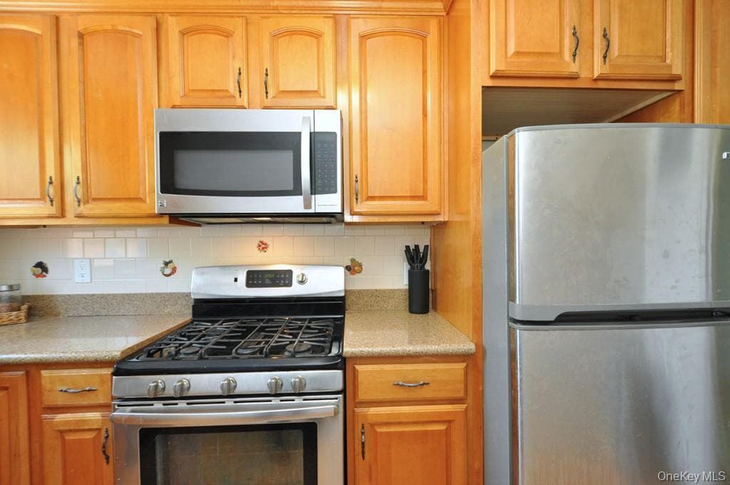 485 Webster Avenue Unit: B5 thumbnail 11