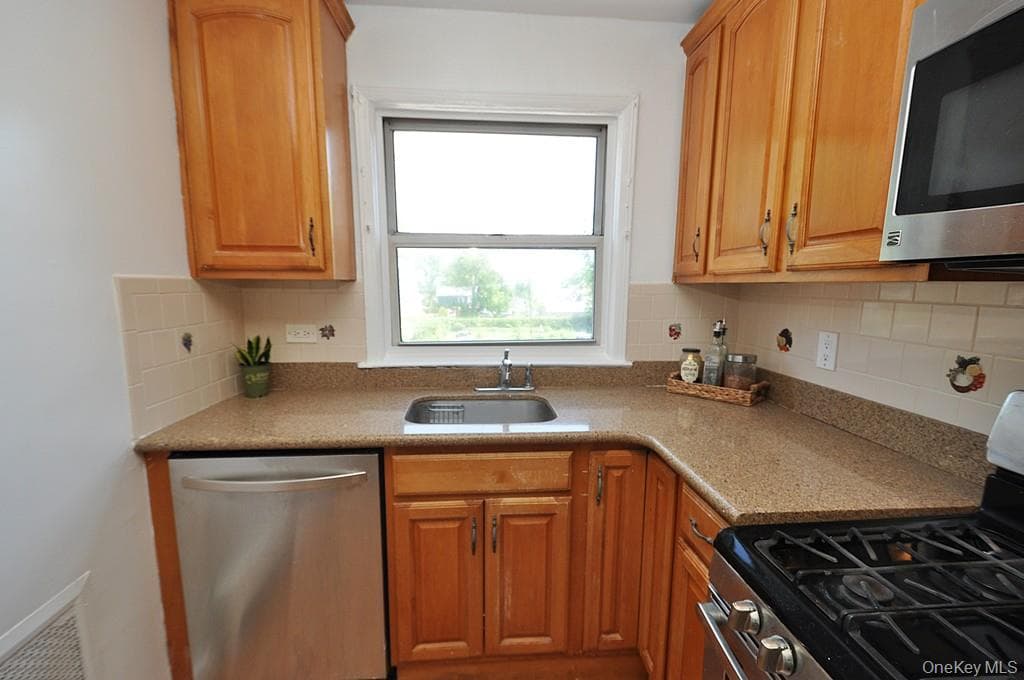 485 Webster Avenue Unit: B5 thumbnail 10