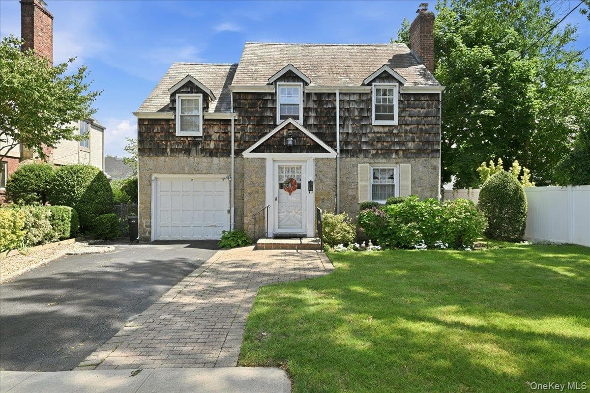 15 May Court, Rockville Centre