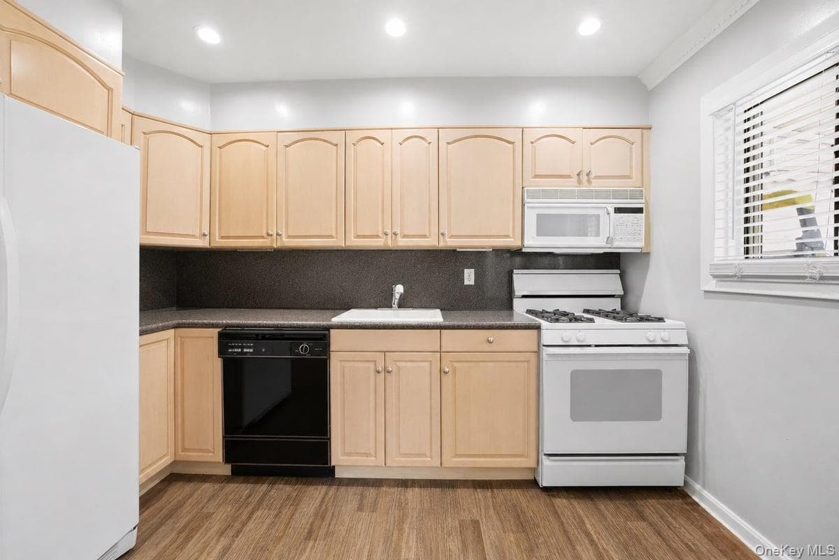 17 Abner Place thumbnail 6