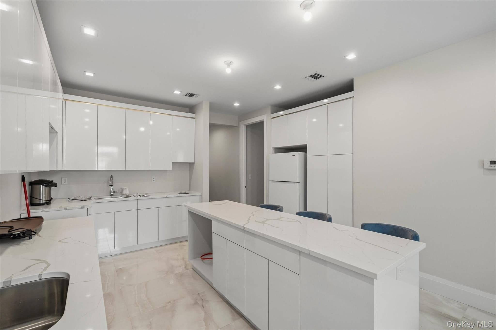 14 Van Arsdale Road thumbnail 14