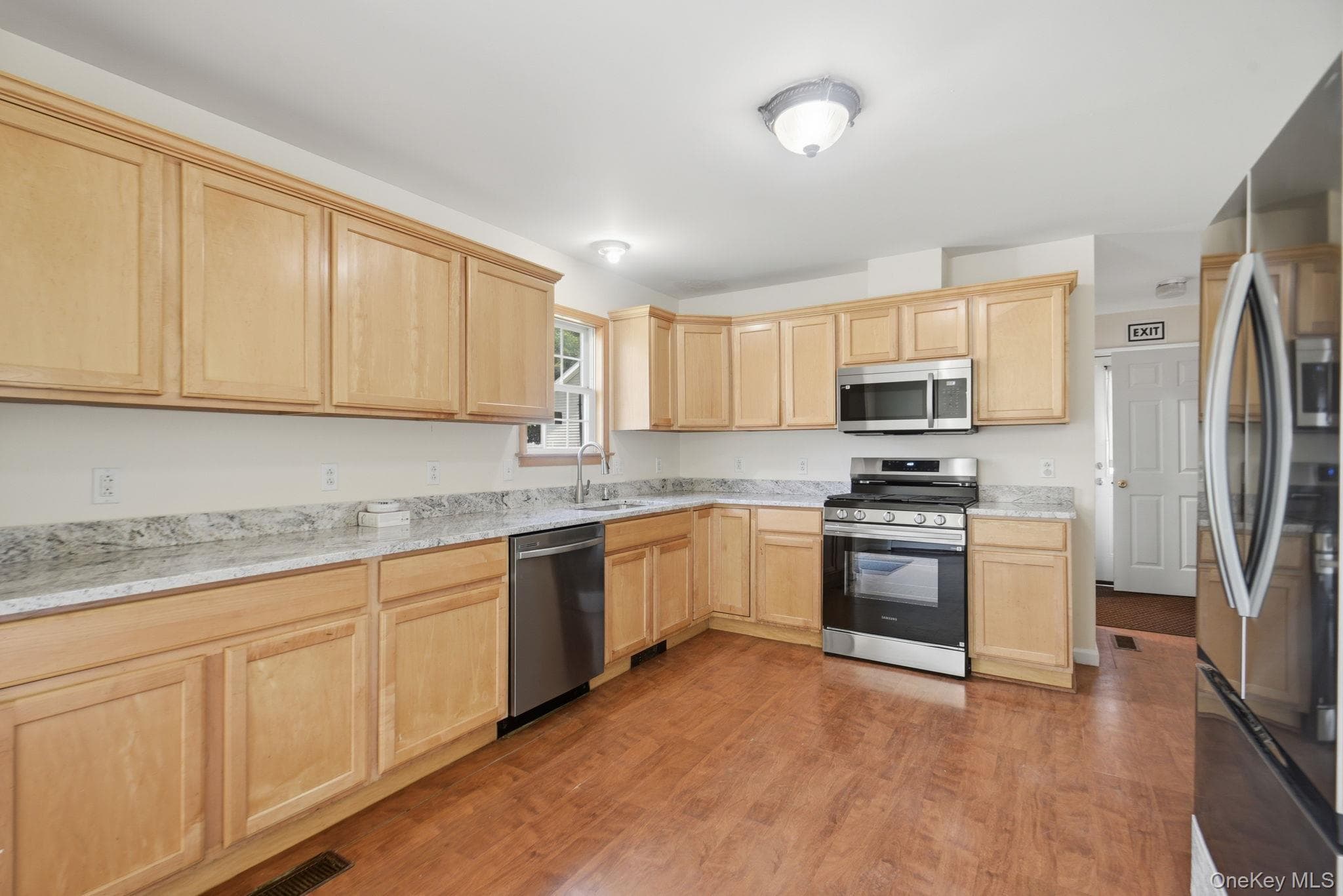 37 N Cedar Street thumbnail 12