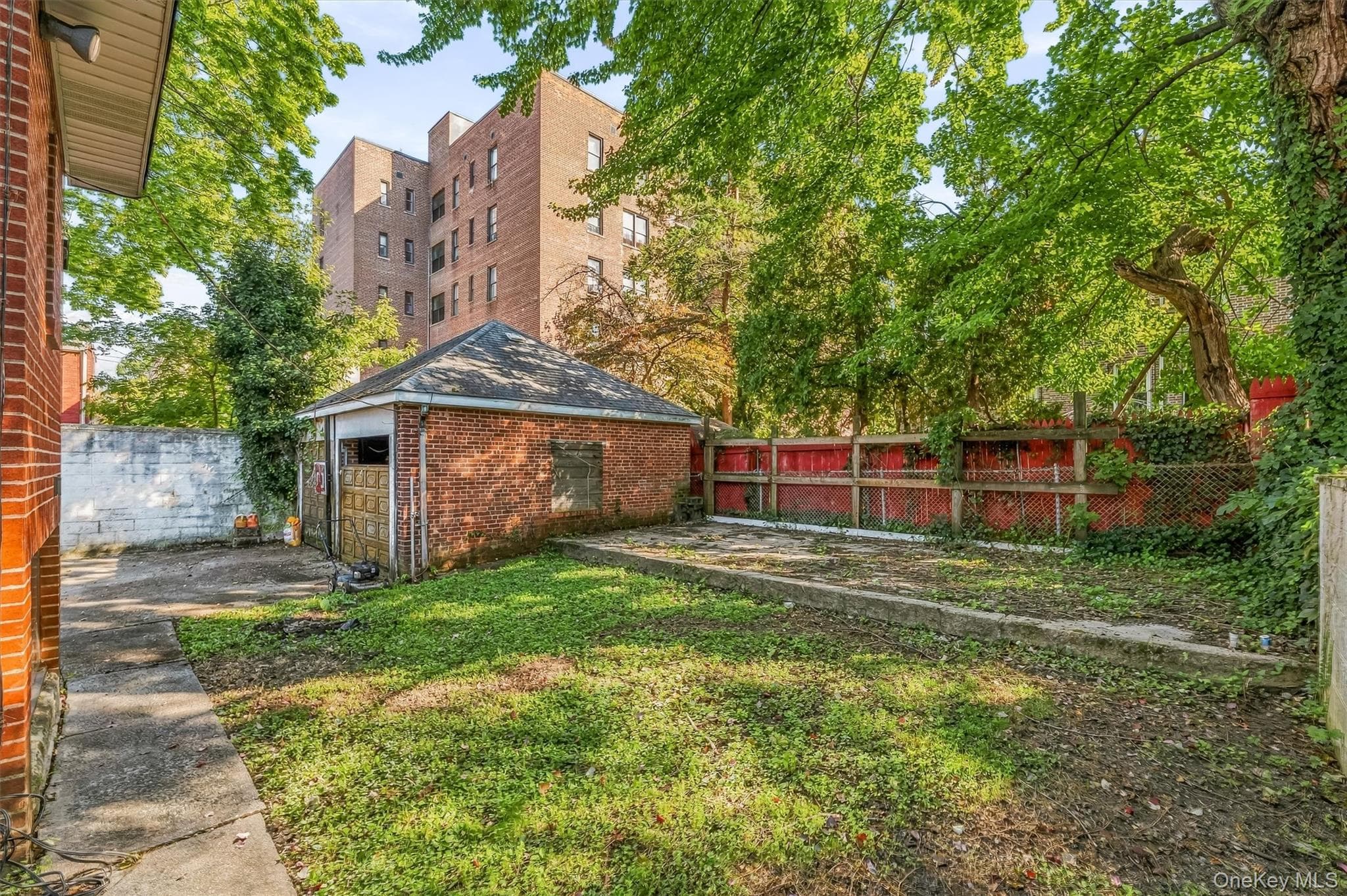 132 E 238th Street thumbnail 32