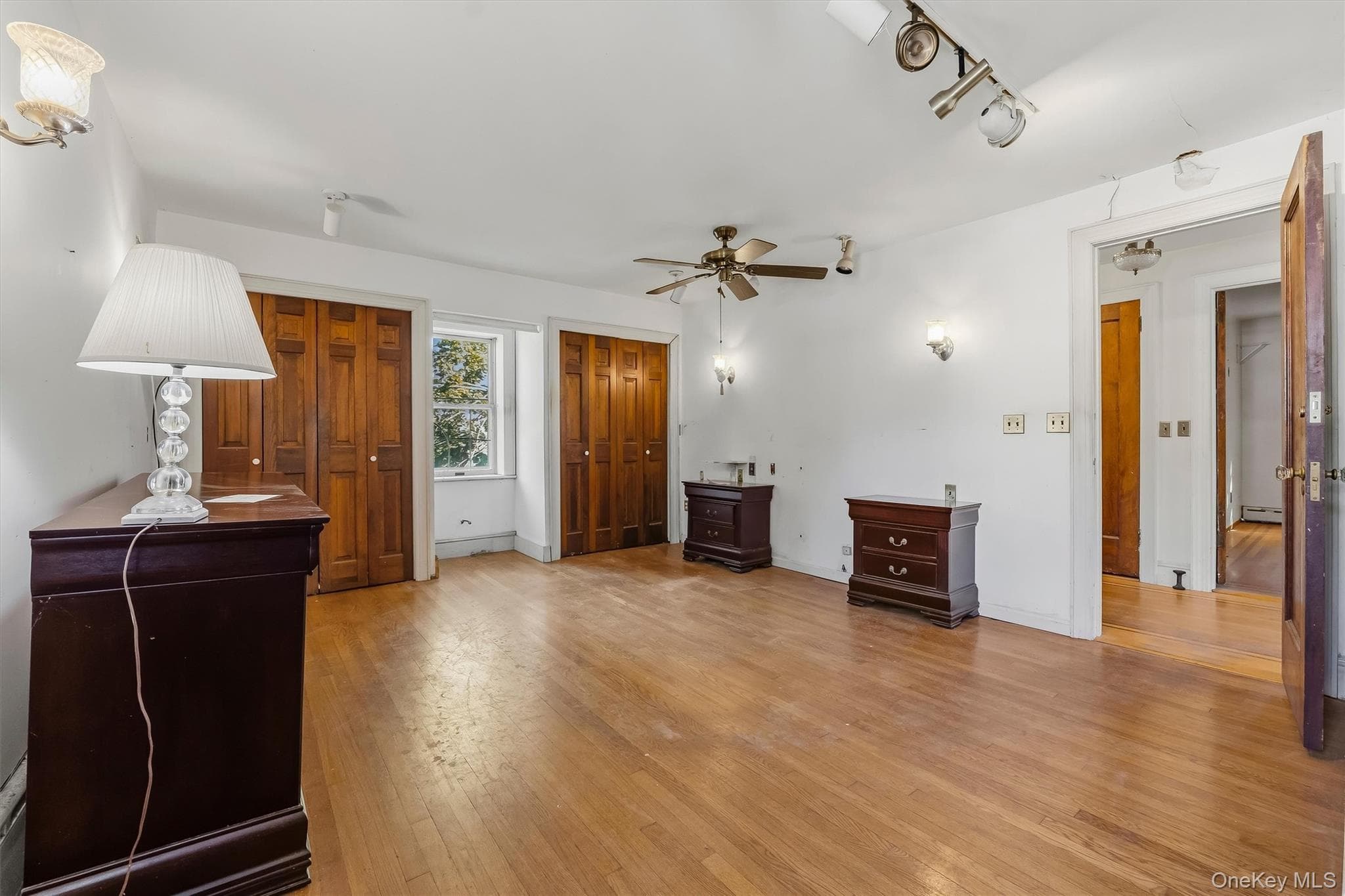 132 E 238th Street thumbnail 23
