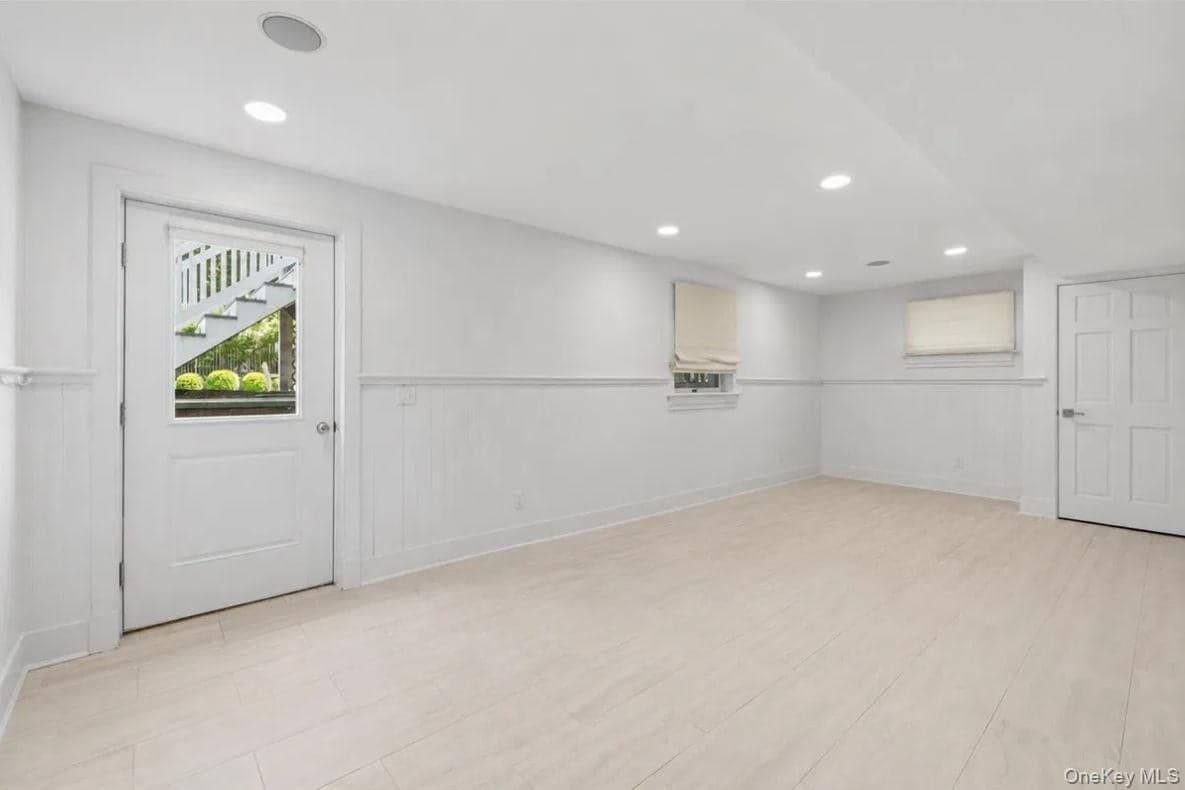 100 Wainscott Nw Road thumbnail 28